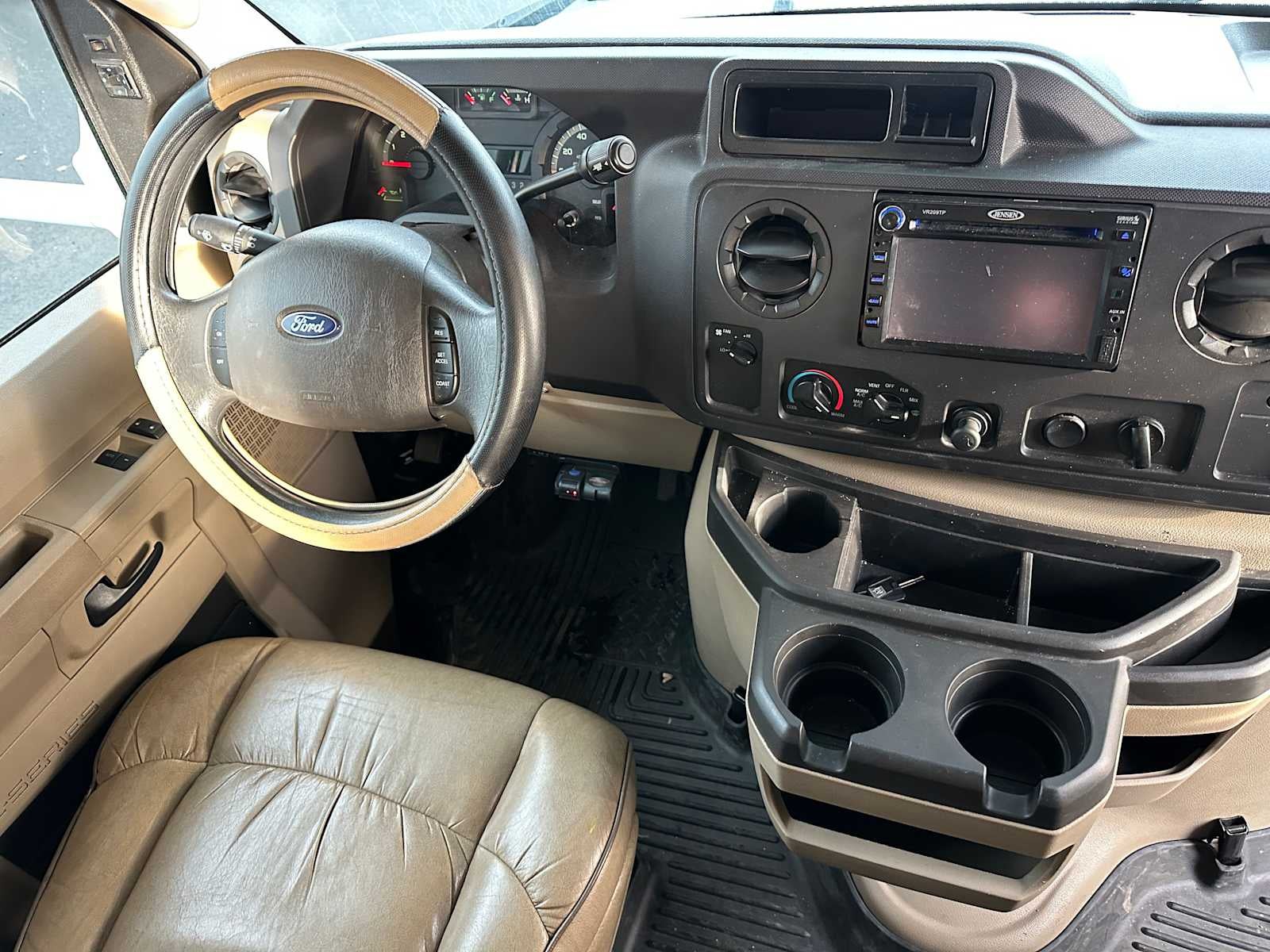 2011 Ford Econoline Cutaway E-450 Super Duty 158" DRW