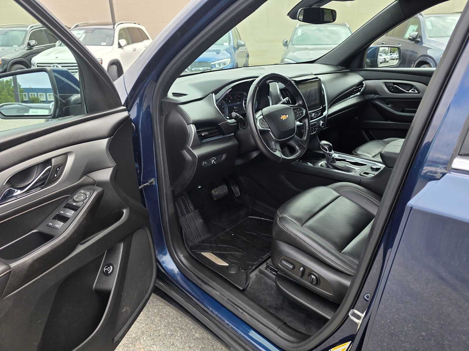 2022 Chevrolet Traverse LT Leather