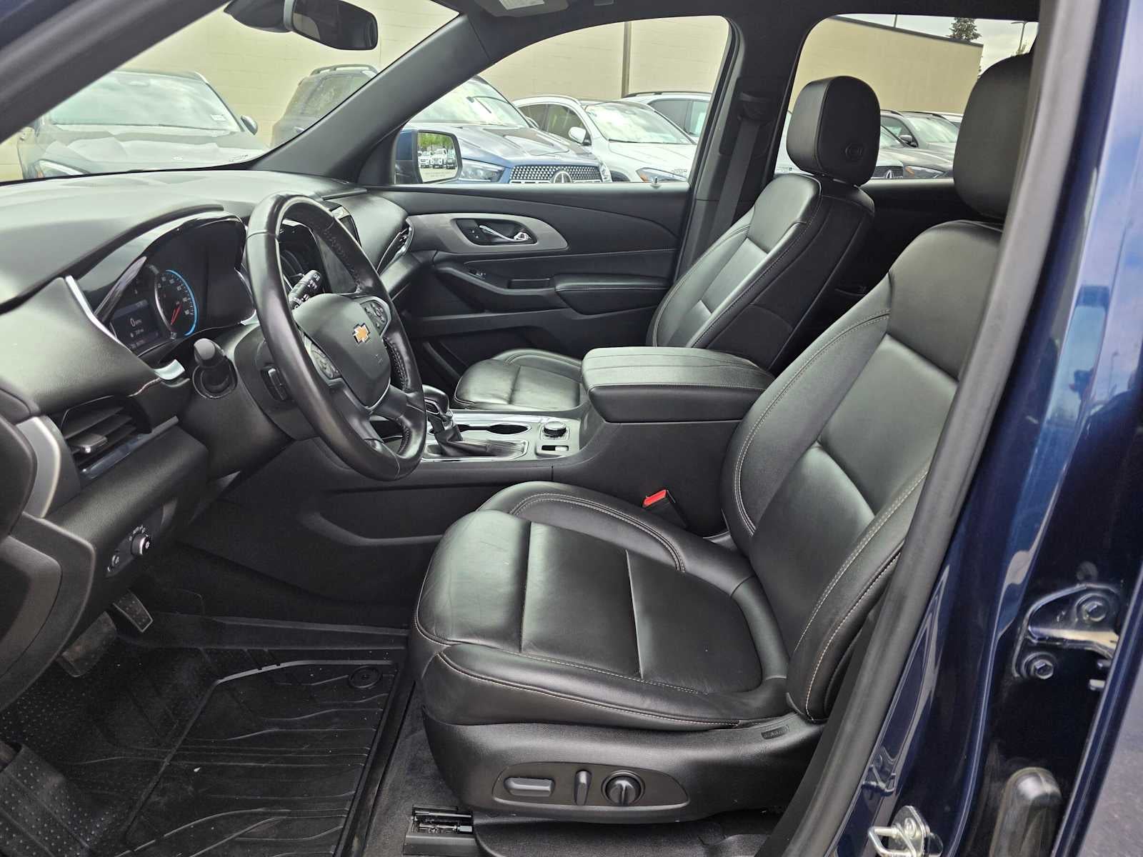 2022 Chevrolet Traverse LT Leather