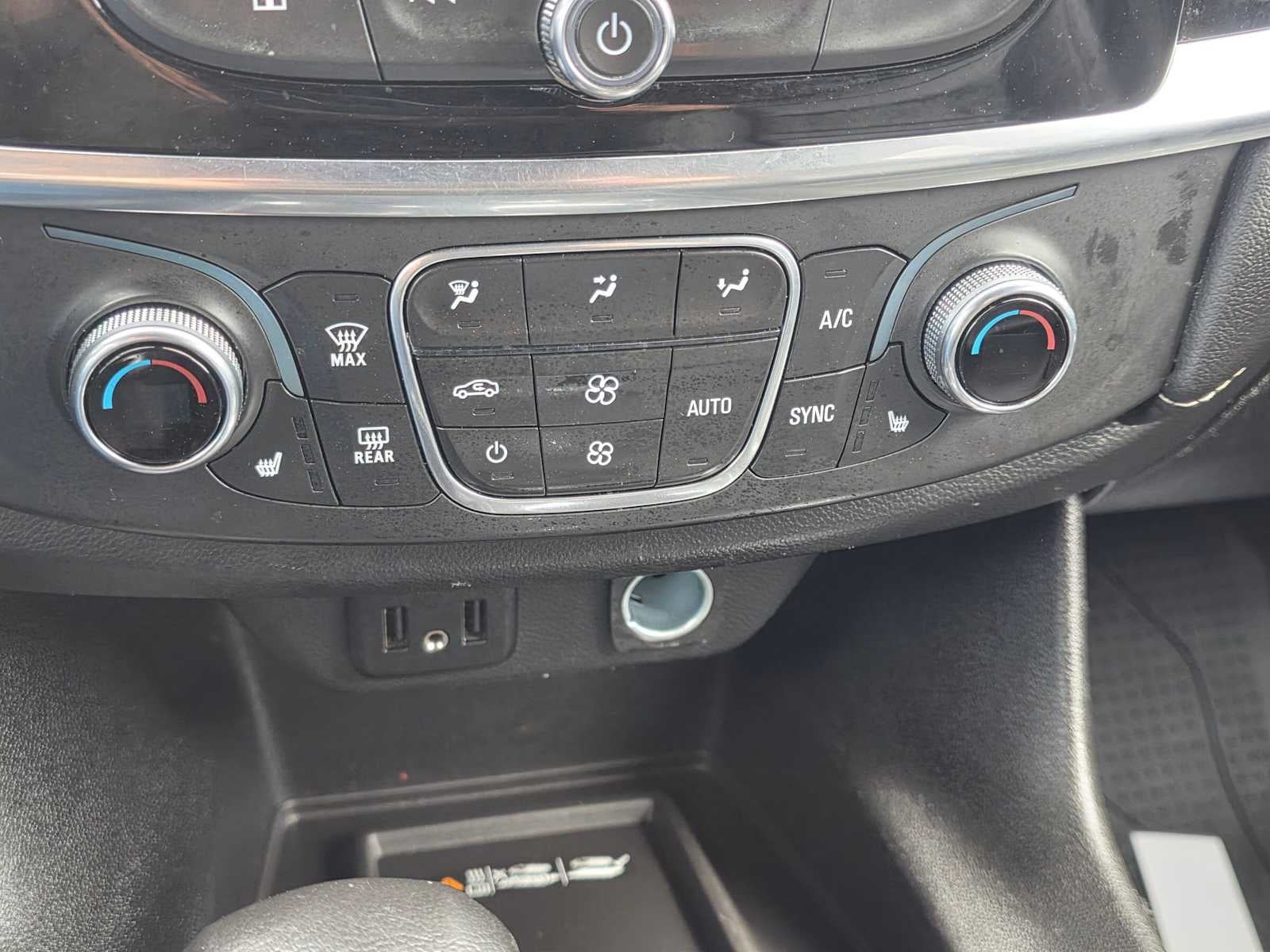 2022 Chevrolet Traverse LT Leather