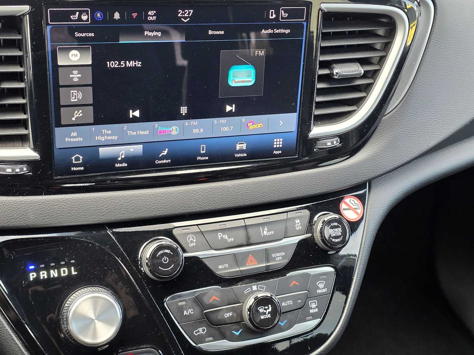 2025 Chrysler Pacifica Select