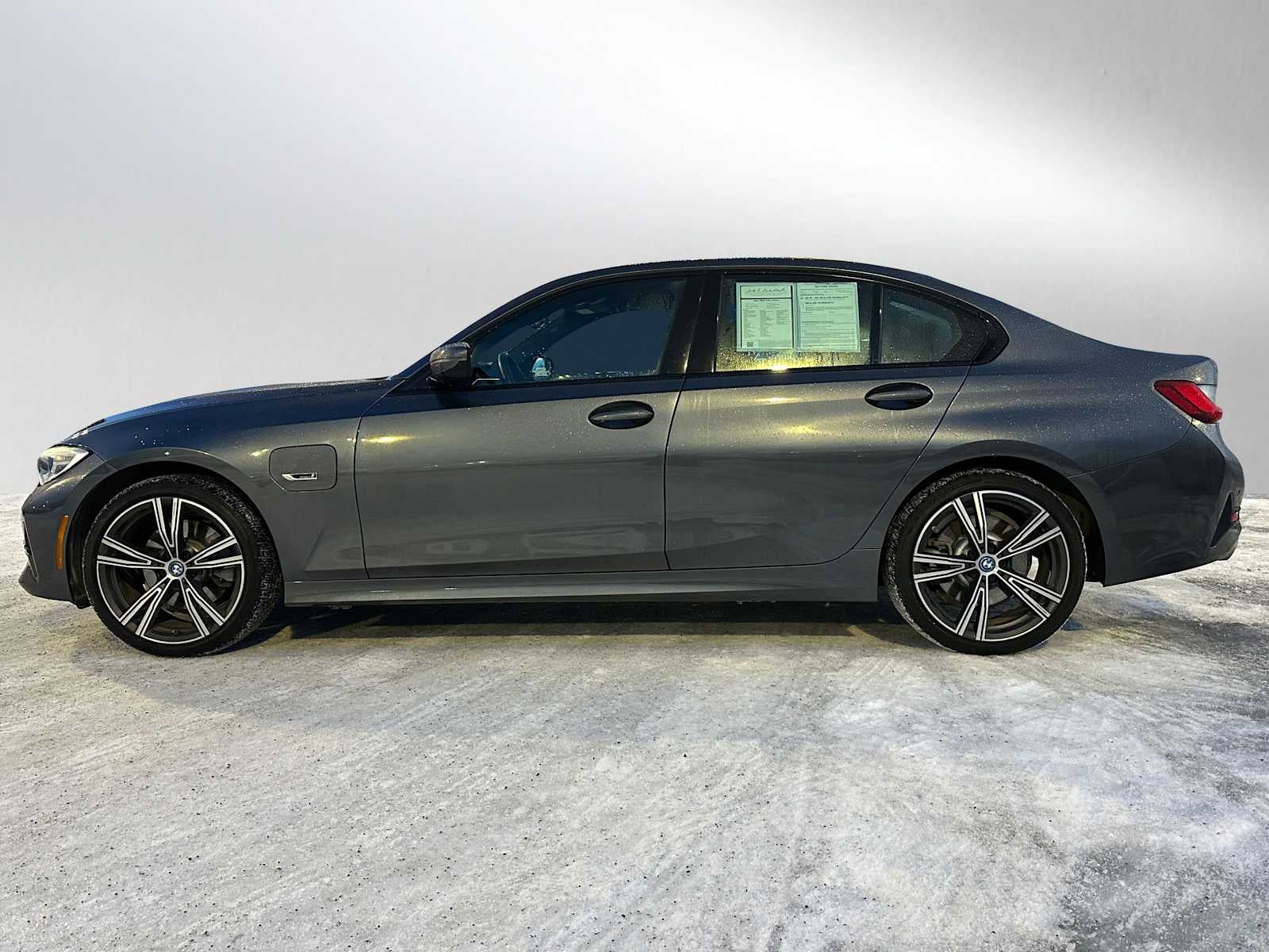 2022 BMW 3 Series 330e xDrive