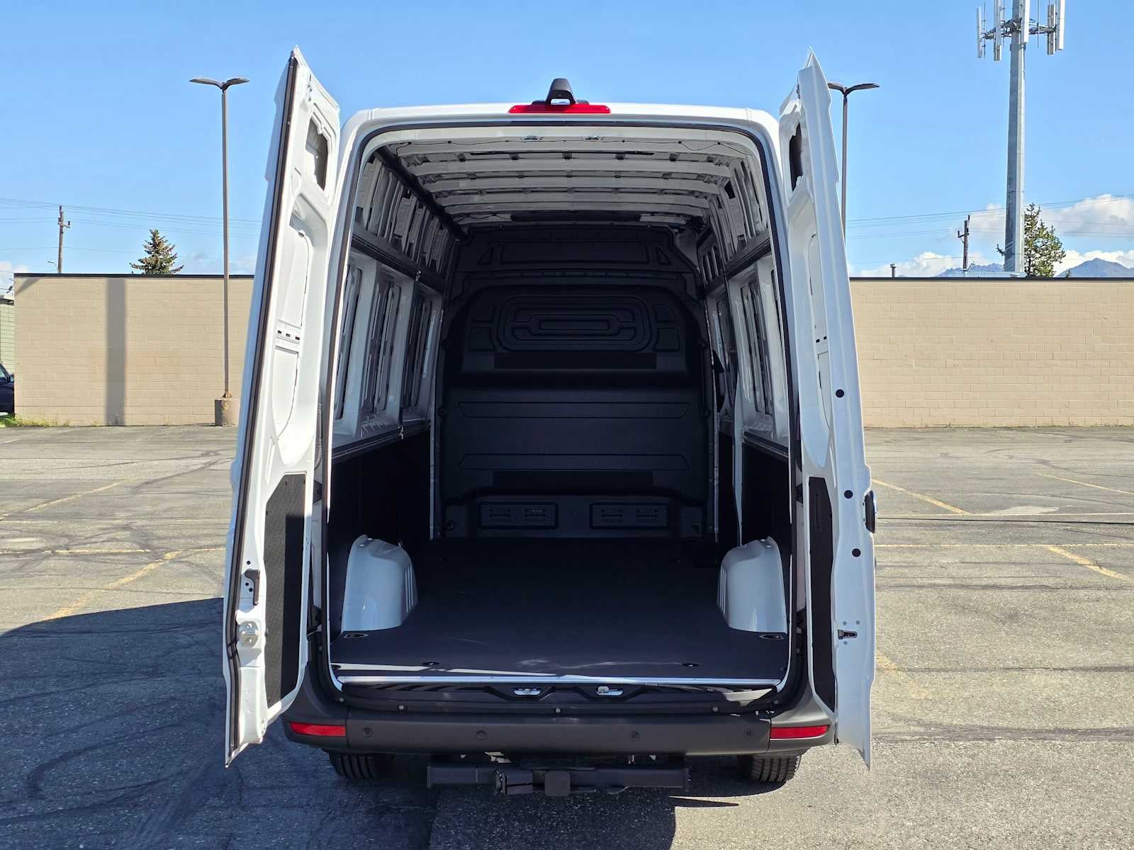 2024 Mercedes-Benz Sprinter 2500 High Roof I4 Diesel HO 170" RWD