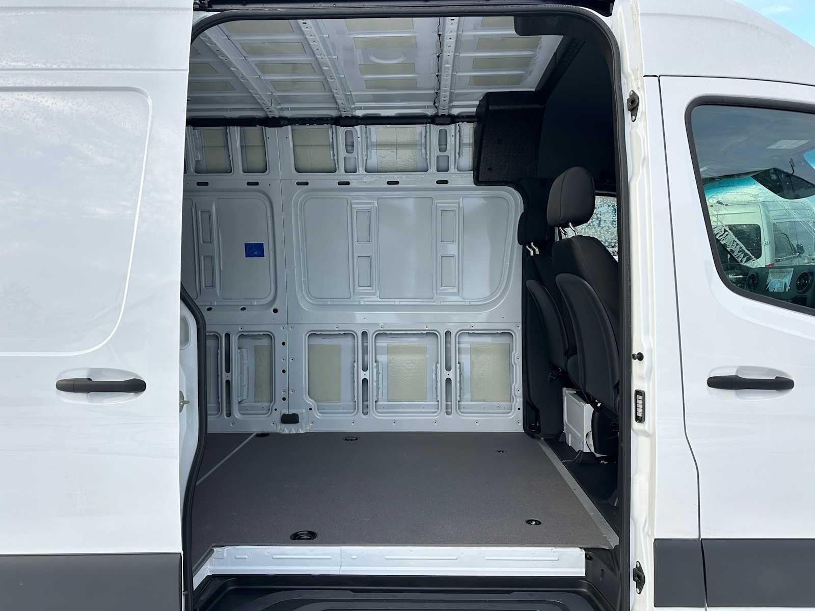 2024 Mercedes-Benz Sprinter 2500 High Roof I4 Diesel HO 170" RWD