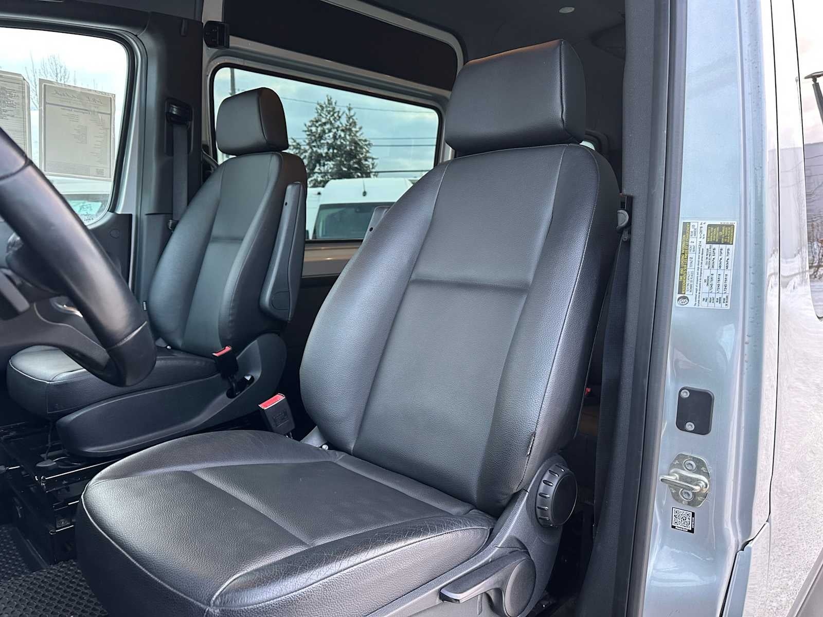 2021 Freightliner Sprinter 2500 Standard Roof V6 144" 4WD