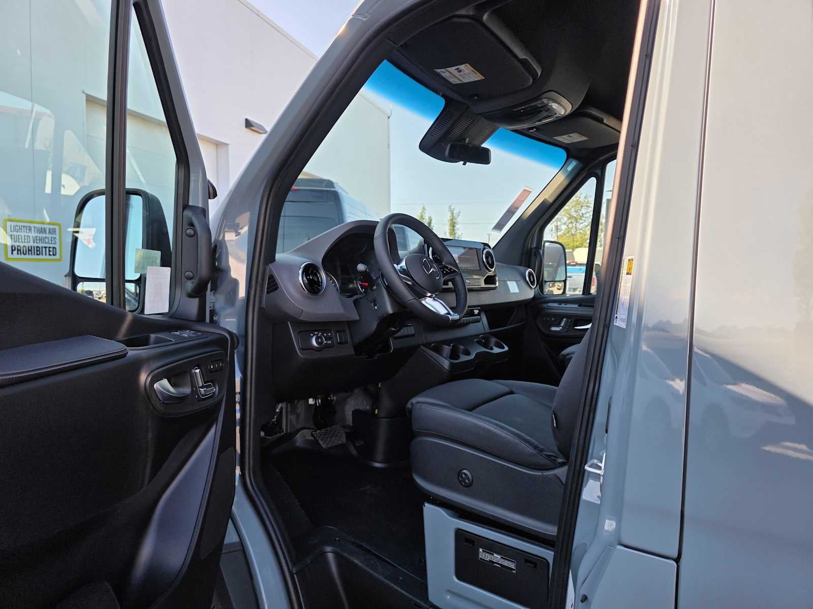2026 Mercedes-Benz Sprinter Crew 2500 Standard Roof I4 Diesel HO 144 AWD