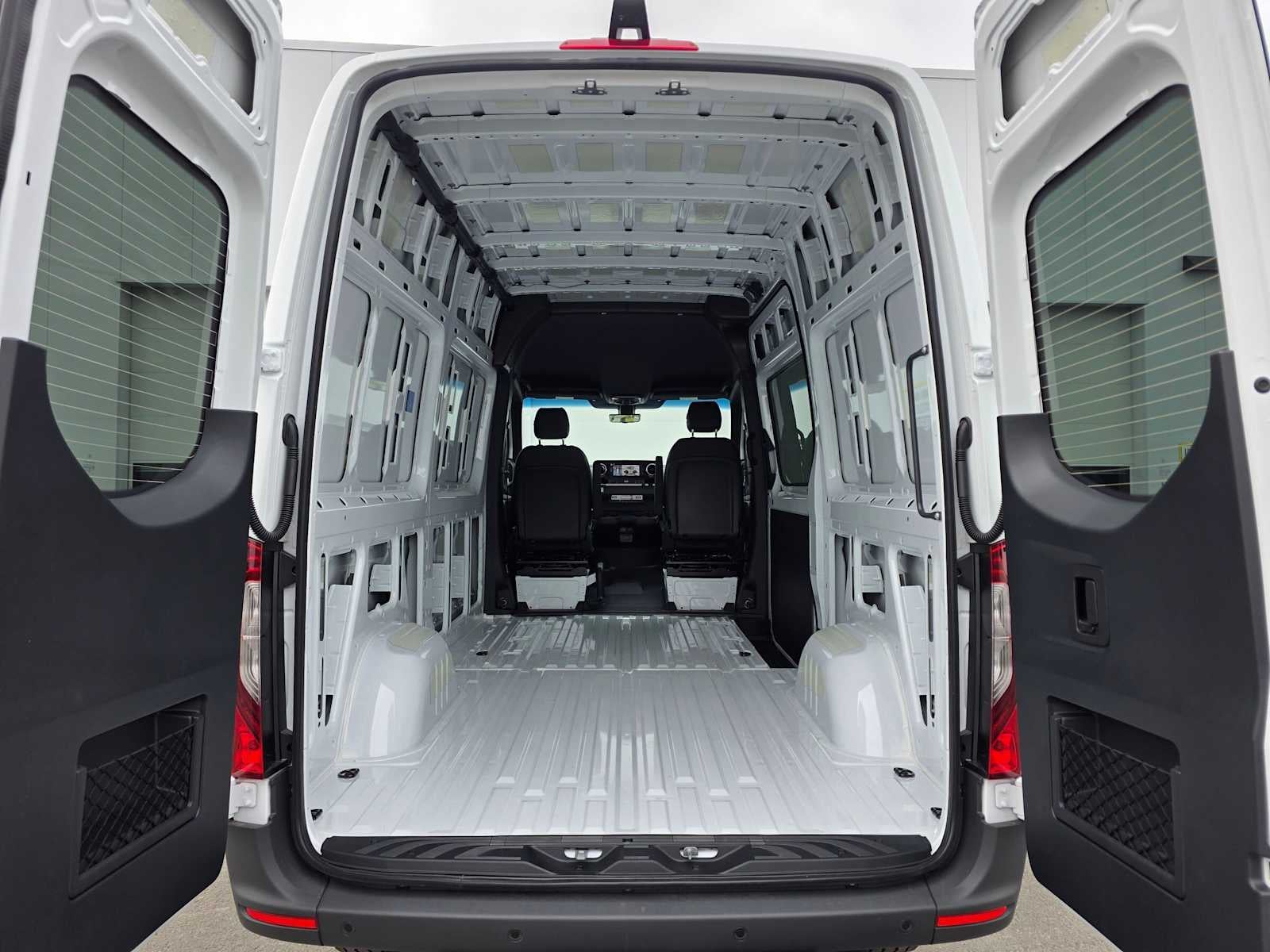 2026 Mercedes-Benz Sprinter 2500 Standard Roof I4 Diesel HO 144 AWD