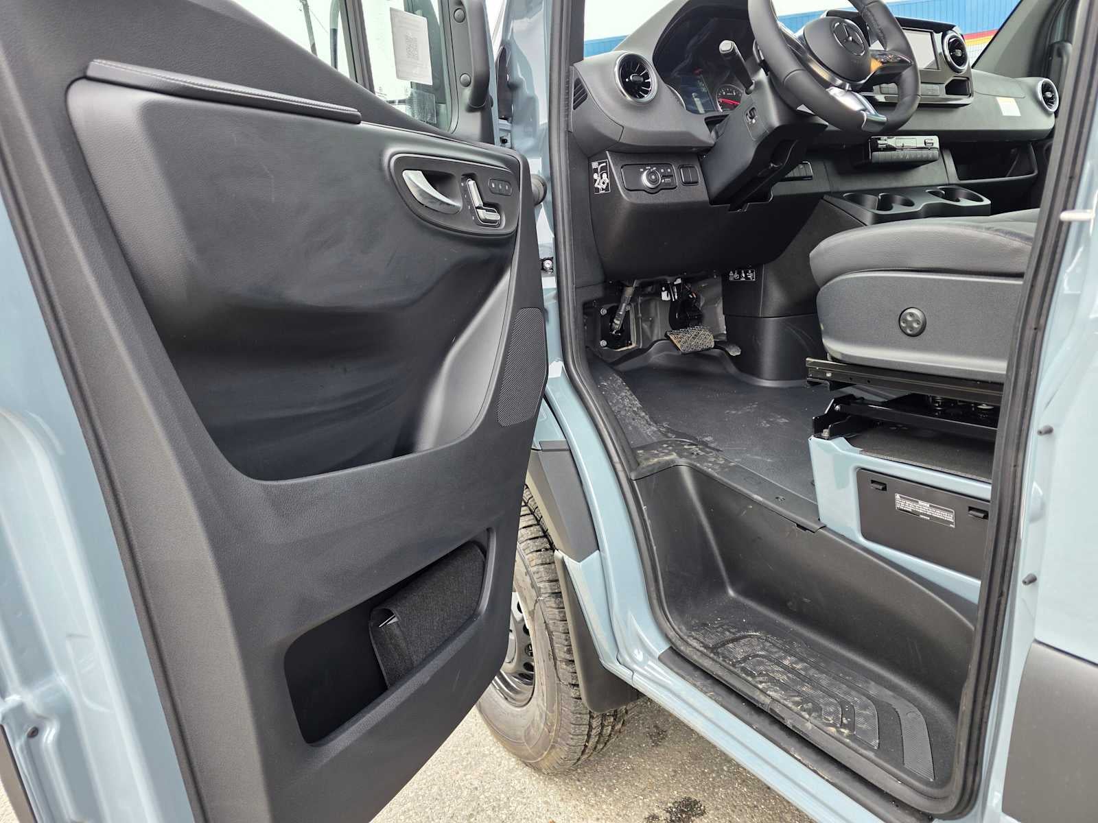 2026 Mercedes-Benz Sprinter 2500 Standard Roof I4 Diesel HO 144 AWD