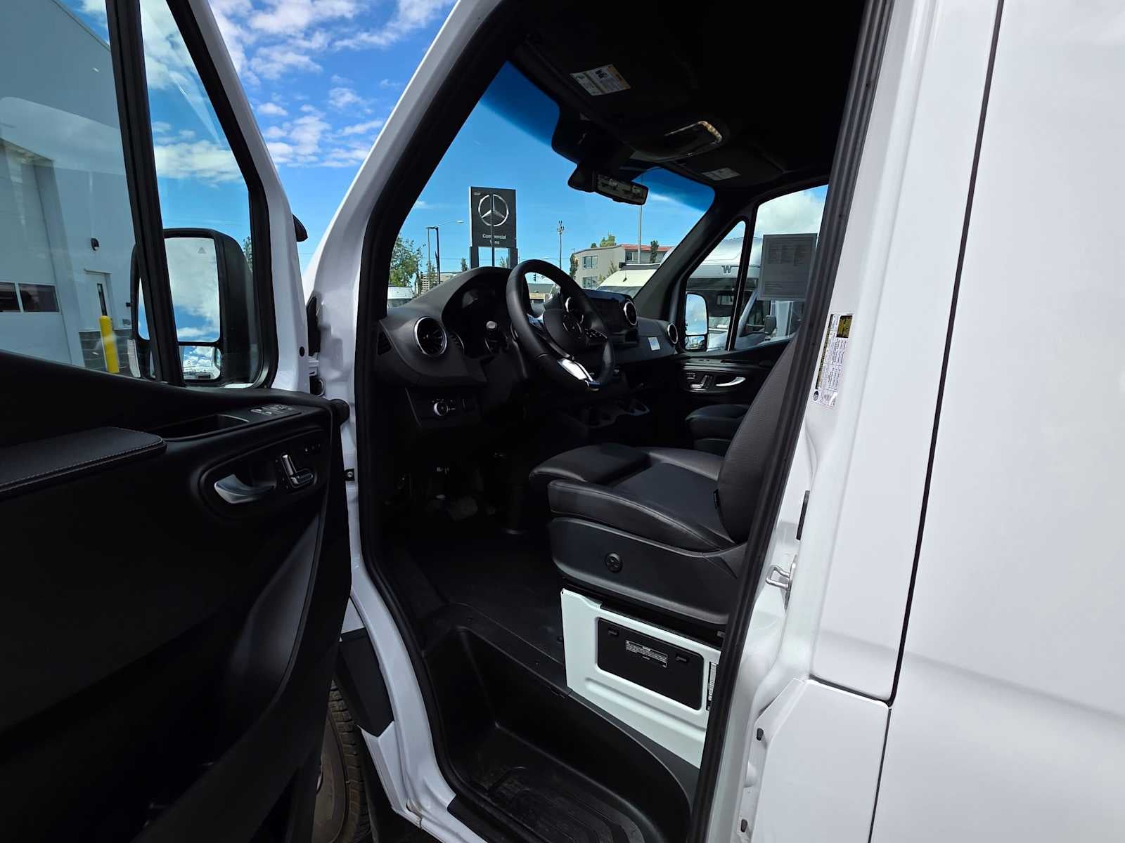 2026 Mercedes-Benz Sprinter 2500 Standard Roof I4 Diesel HO 144 RWD