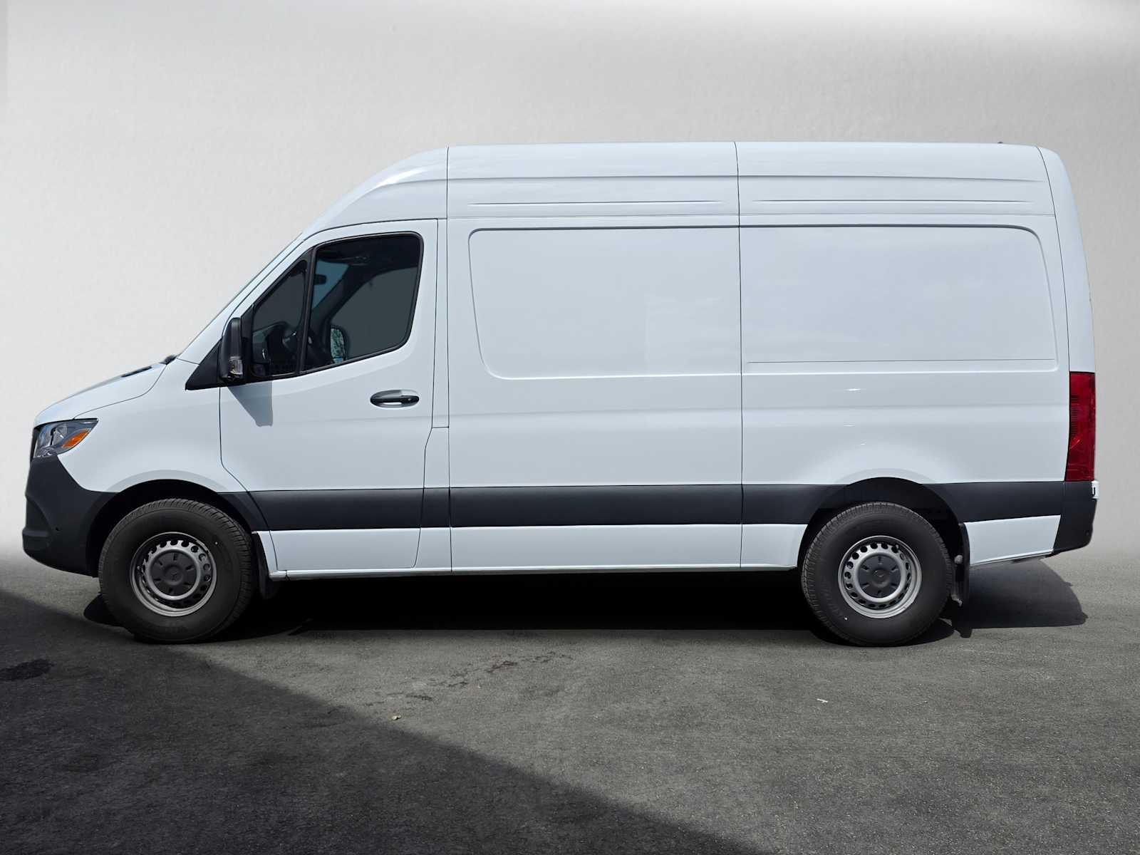 2026 Mercedes-Benz Sprinter 2500 Standard Roof I4 Diesel HO 144 RWD