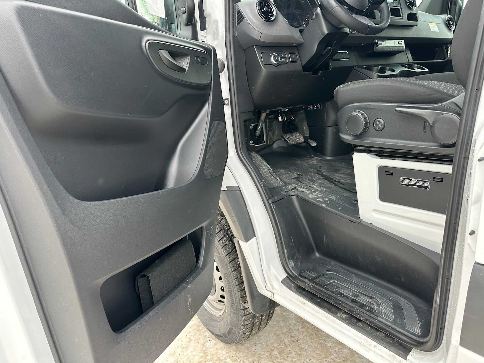 2025 Mercedes-Benz Sprinter Cargo Van 2500 Standard Roof I4 Diesel HO 144" AWD