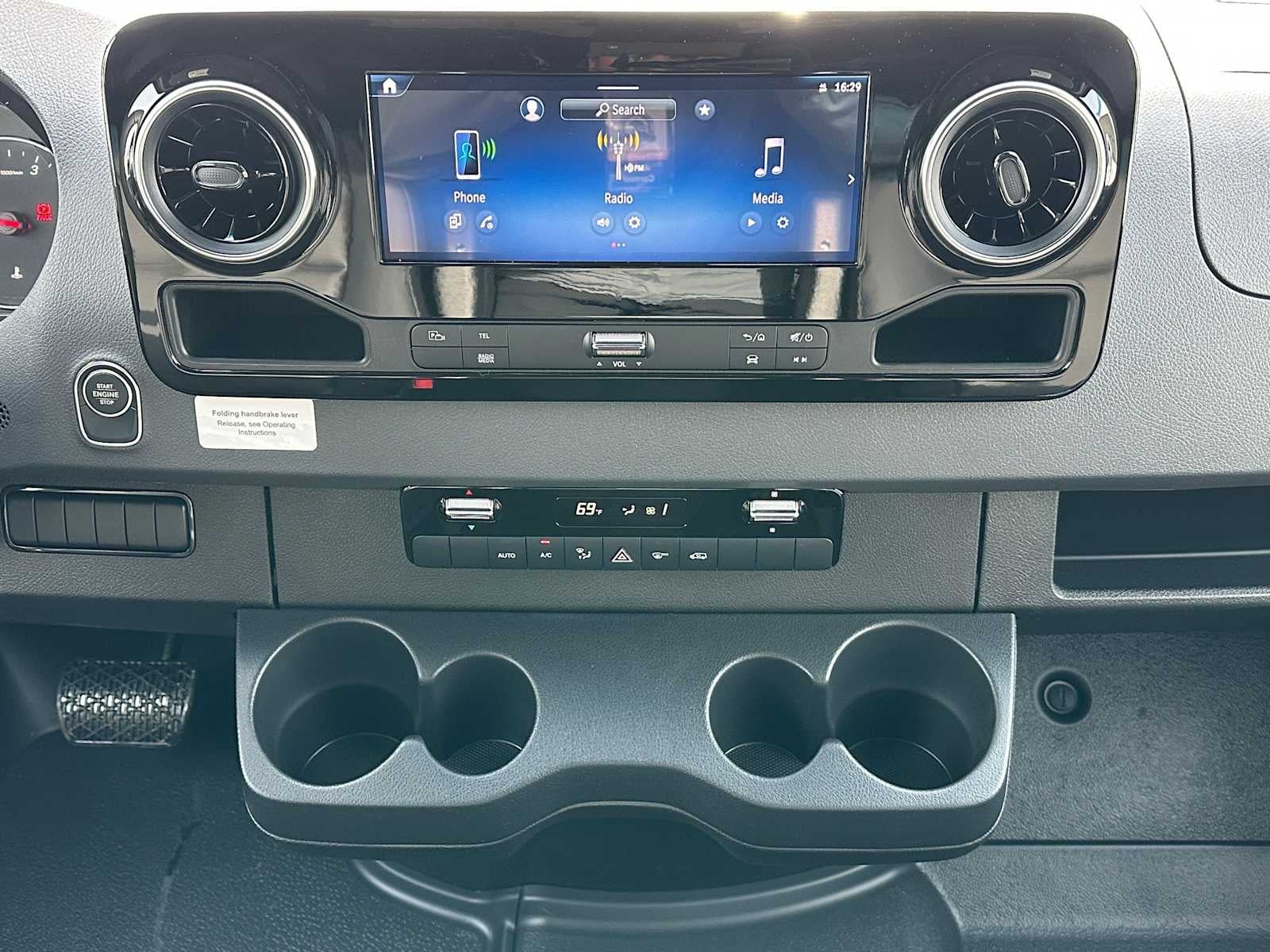 2026 Mercedes-Benz Sprinter 2500 Standard Roof I4 Diesel HO 144 AWD