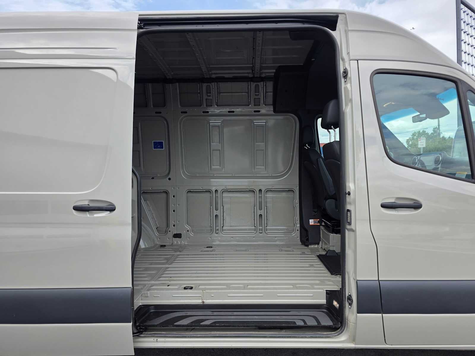 2026 Mercedes-Benz Sprinter 2500 Standard Roof I4 Diesel HO 144 AWD