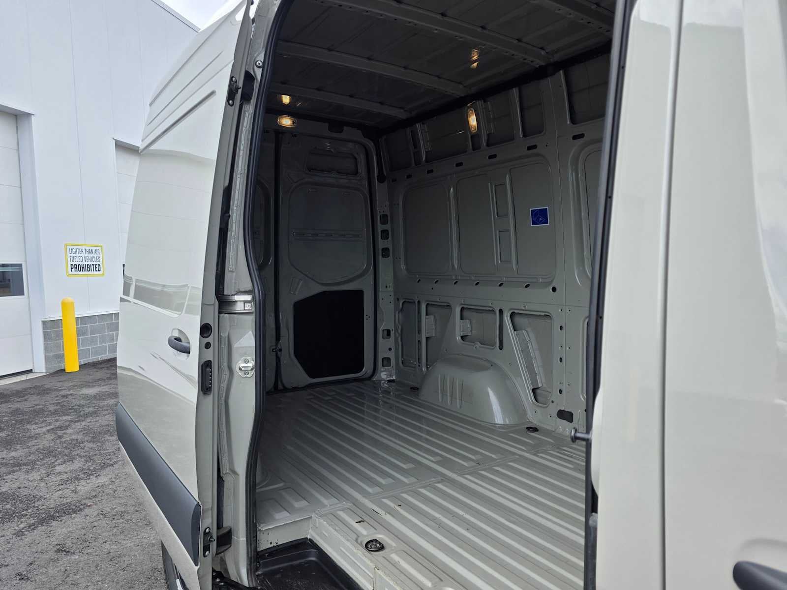 2026 Mercedes-Benz Sprinter 2500 Standard Roof I4 Diesel HO 144 AWD