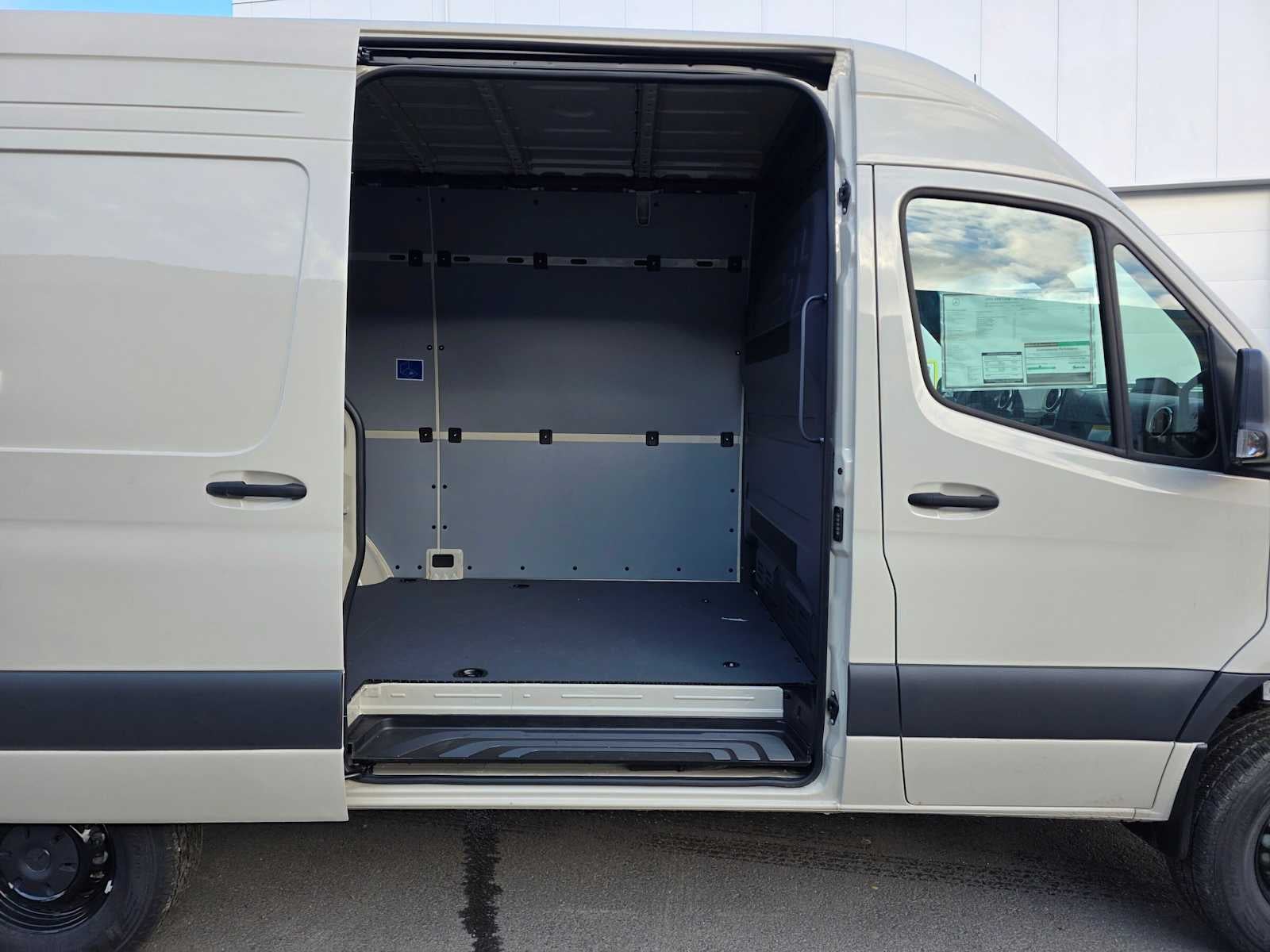 2025 Mercedes-Benz Sprinter Cargo 2500 Standard Roof I4 Diesel HO 144 AWD