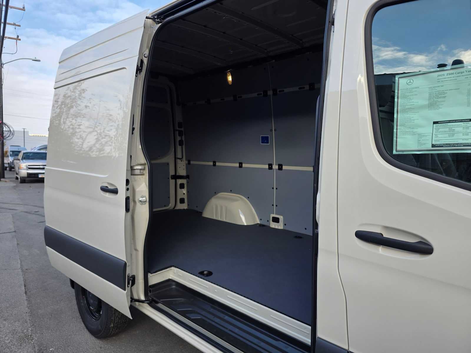 2025 Mercedes-Benz Sprinter Cargo 2500 Standard Roof I4 Diesel HO 144 AWD