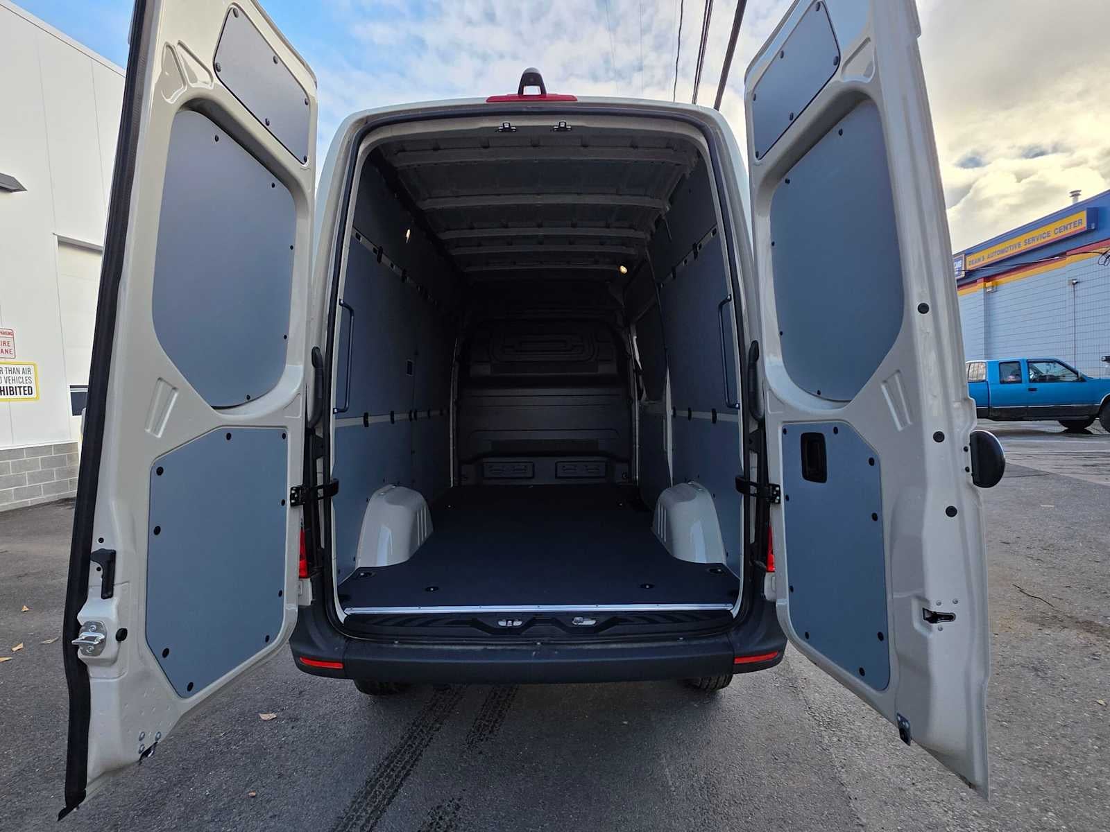 2025 Mercedes-Benz Sprinter Cargo 2500 Standard Roof I4 Diesel HO 144 AWD