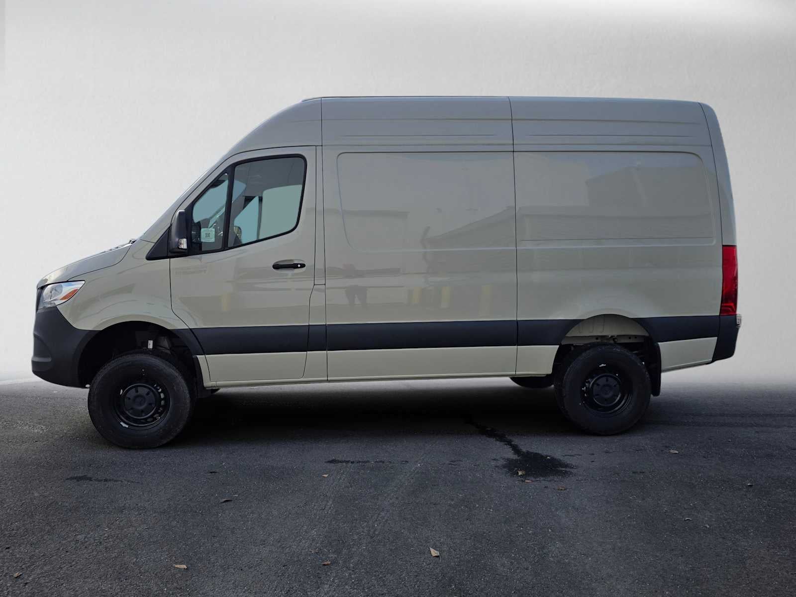 2025 Mercedes-Benz Sprinter Cargo 2500 Standard Roof I4 Diesel HO 144 AWD