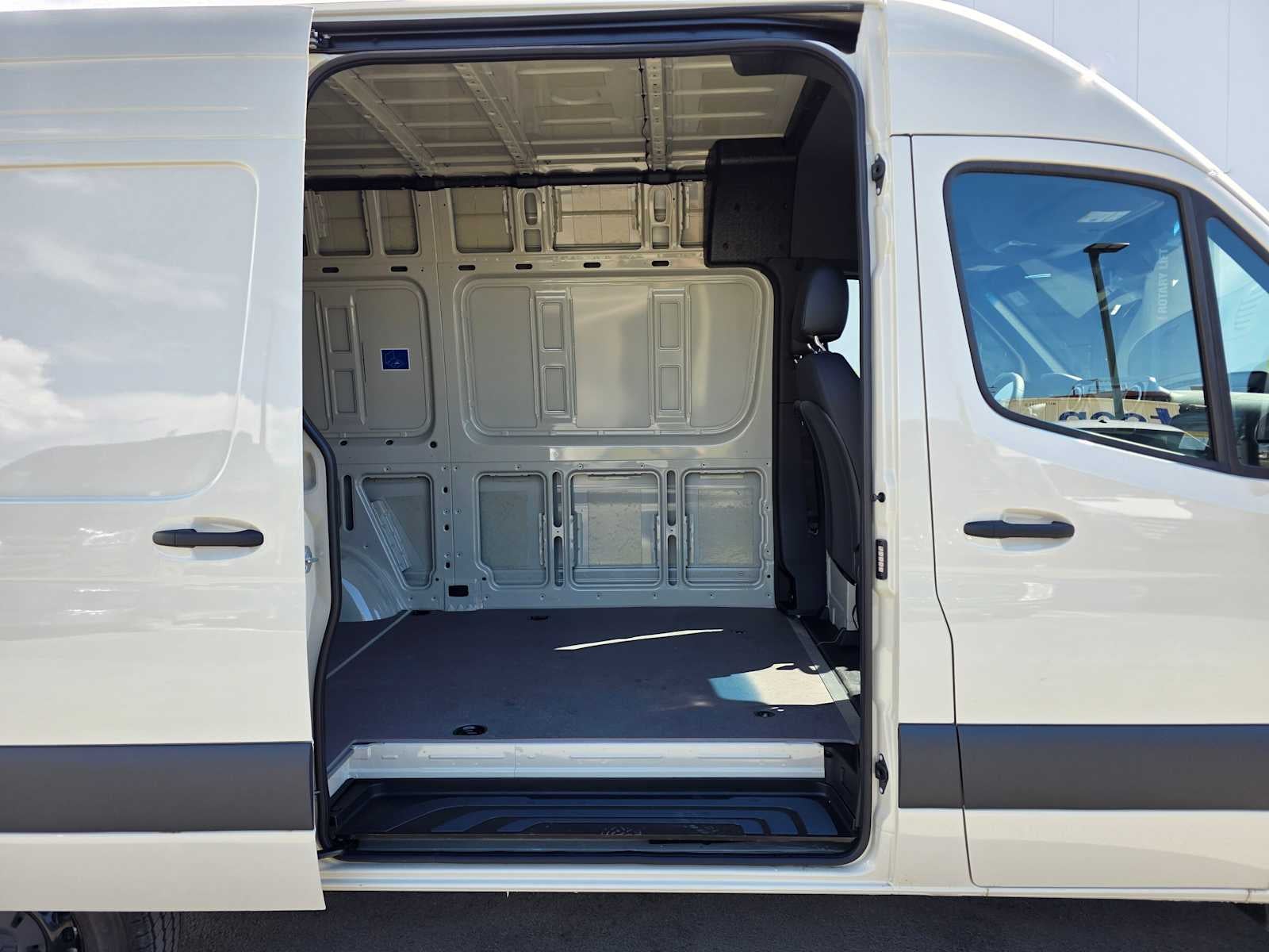 2026 Mercedes-Benz Sprinter 2500 Standard Roof I4 Diesel HO 144 AWD