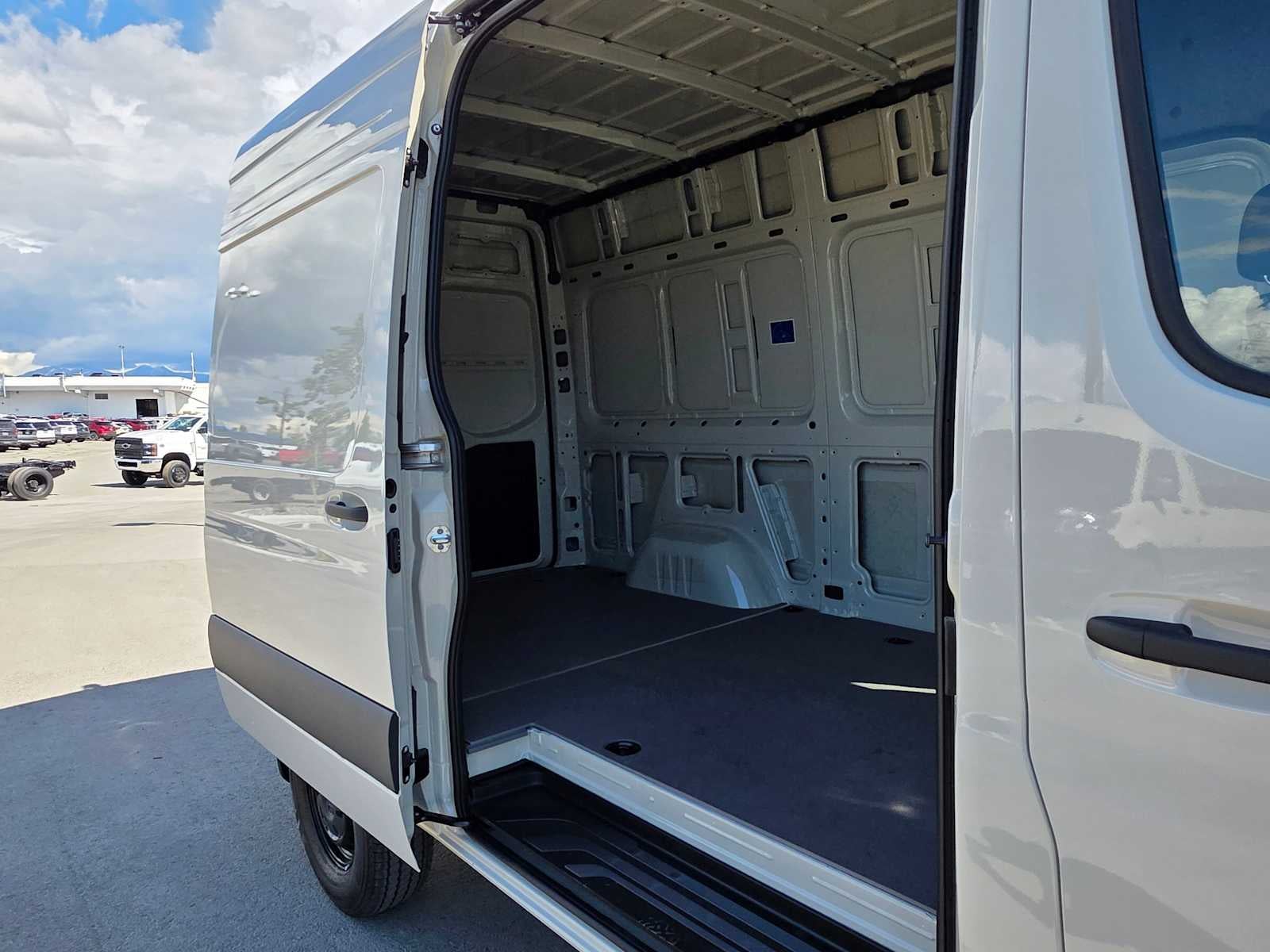 2026 Mercedes-Benz Sprinter 2500 Standard Roof I4 Diesel HO 144 AWD