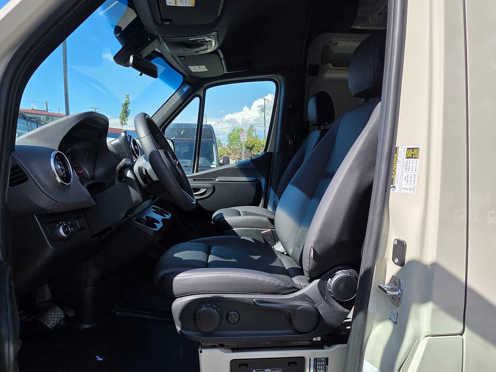 2026 Mercedes-Benz Sprinter 2500 Standard Roof I4 Diesel HO 144 AWD