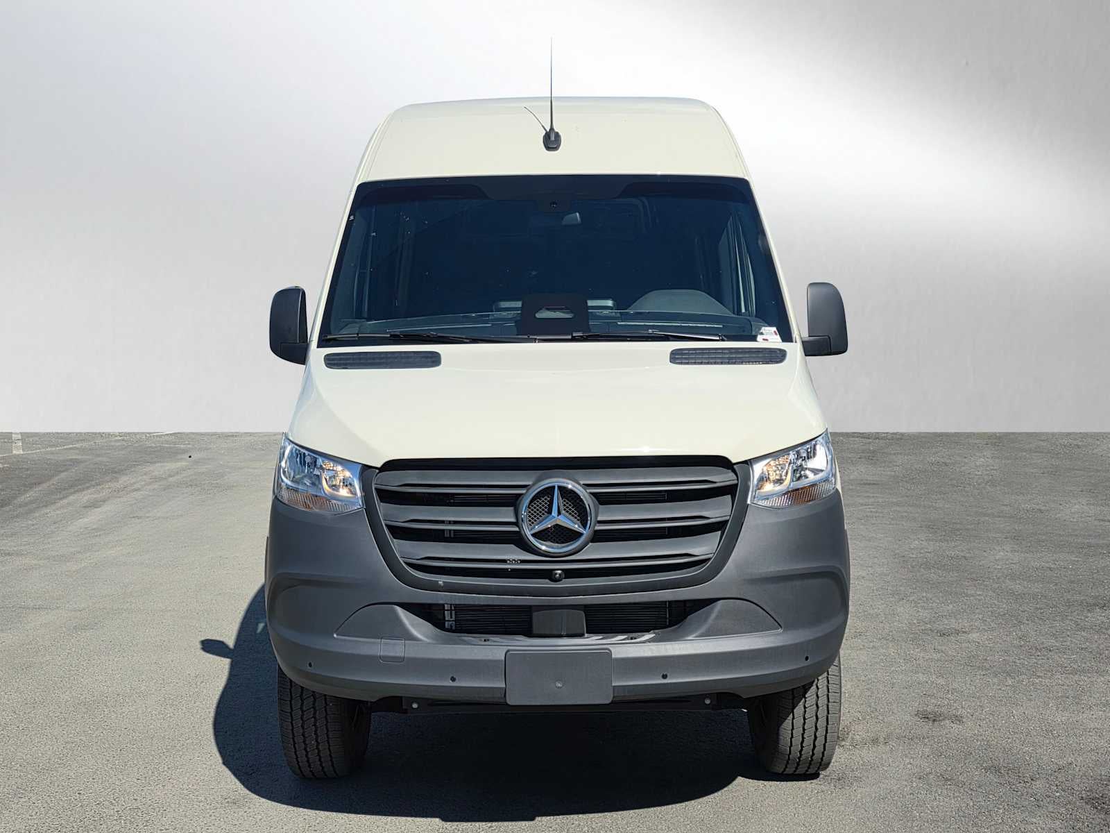 2026 Mercedes-Benz Sprinter 2500 Standard Roof I4 Diesel HO 144 AWD