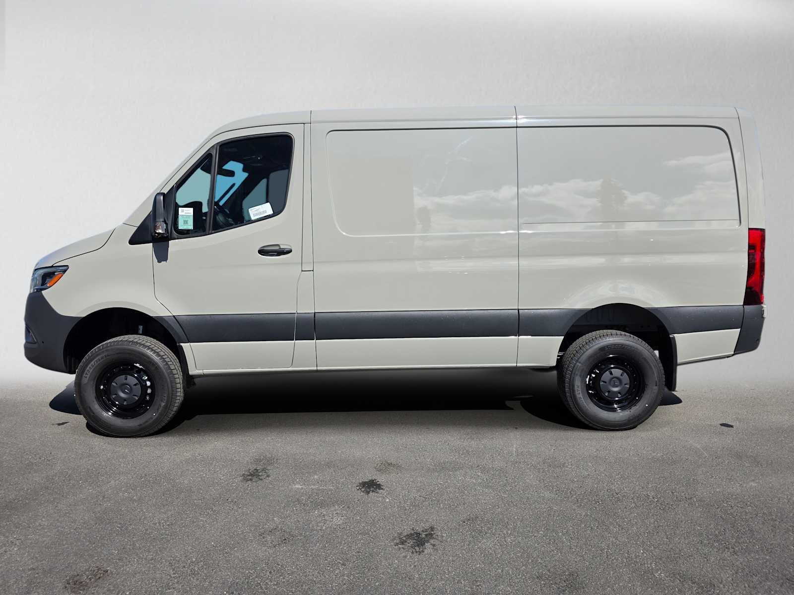 2026 Mercedes-Benz Sprinter 2500 Standard Roof I4 Diesel HO 144 AWD