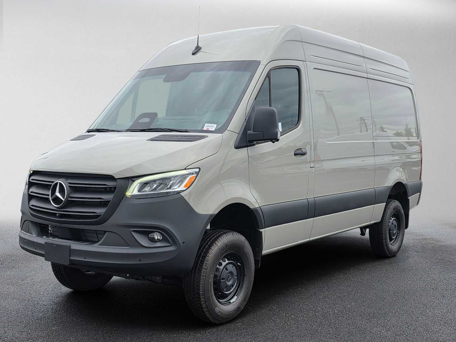 2026 Mercedes-Benz Sprinter 2500 Standard Roof I4 Diesel HO 144 AWD
