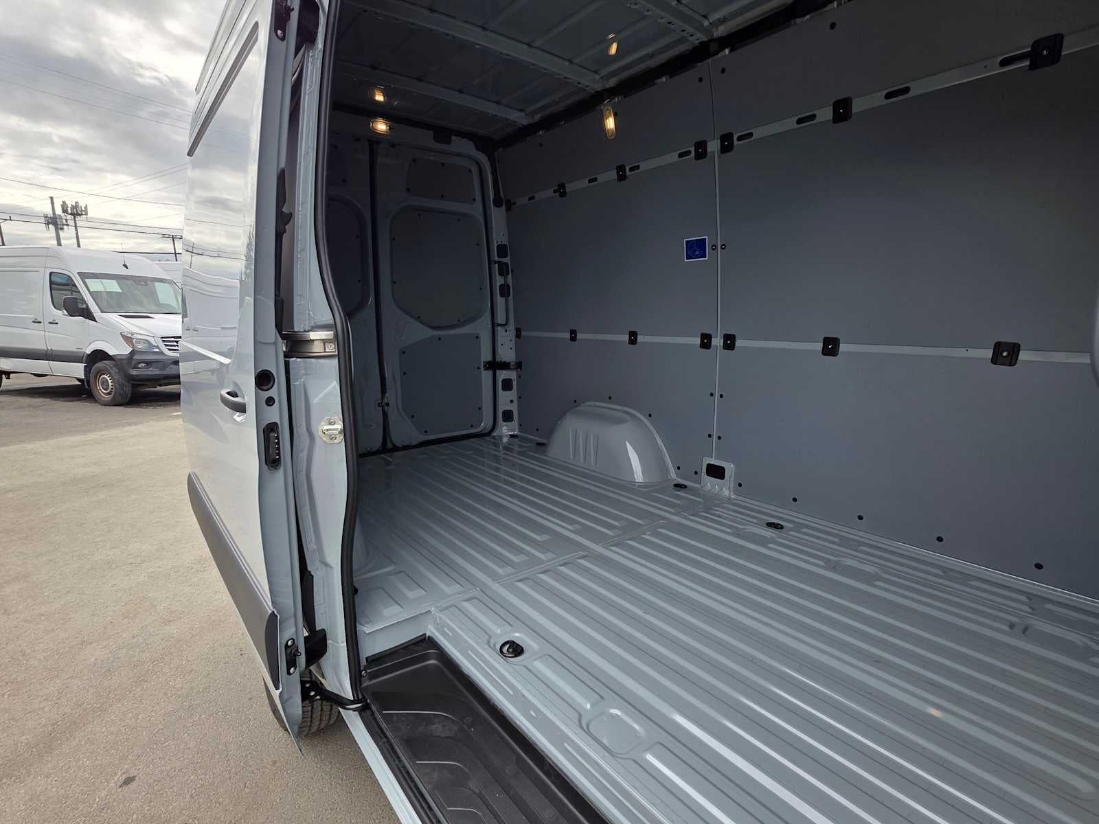 2026 Mercedes-Benz Sprinter 2500 Standard Roof I4 Diesel HO 144 AWD