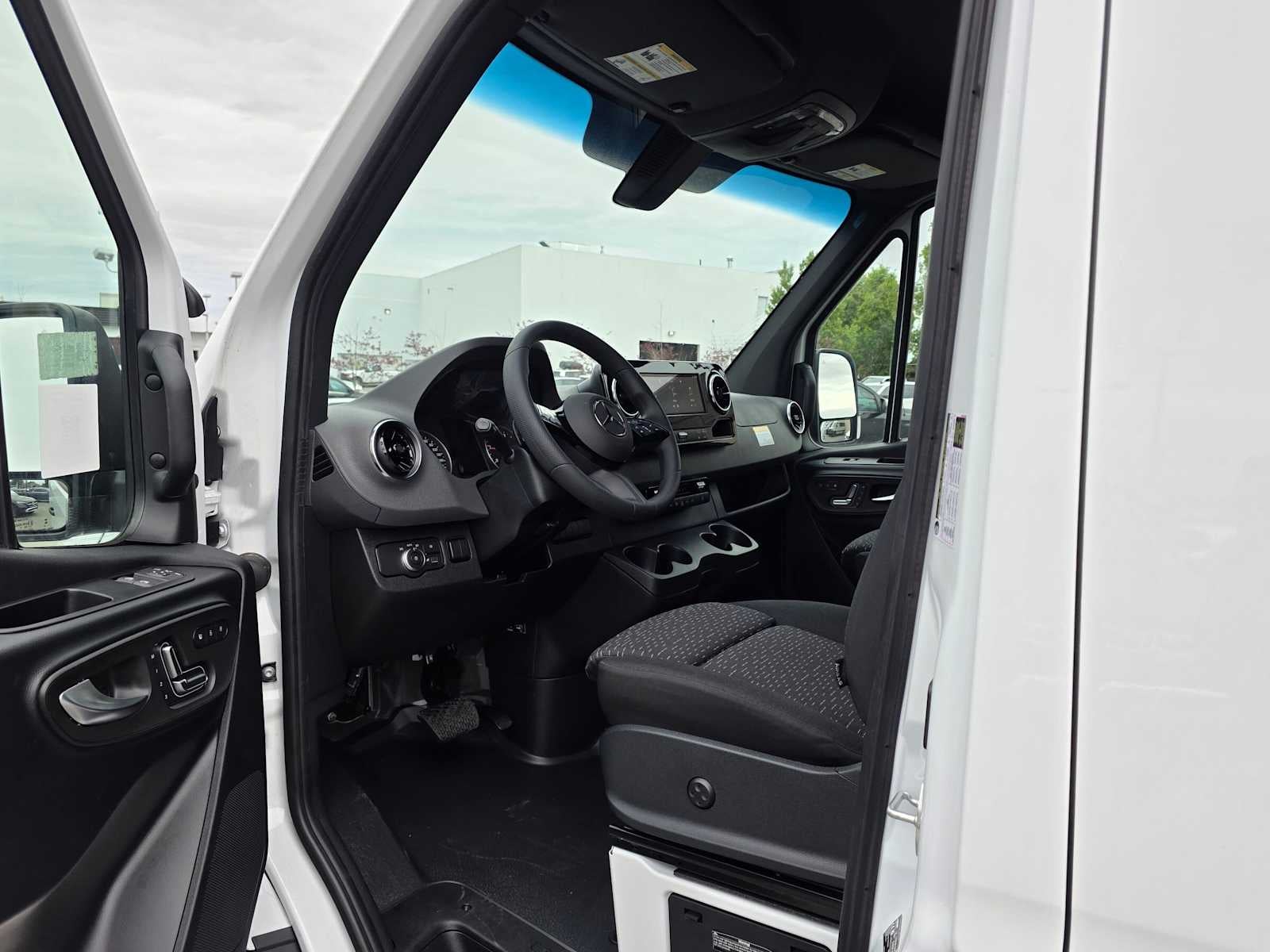 2026 Mercedes-Benz Sprinter 2500 Standard Roof I4 Diesel HO 144 AWD