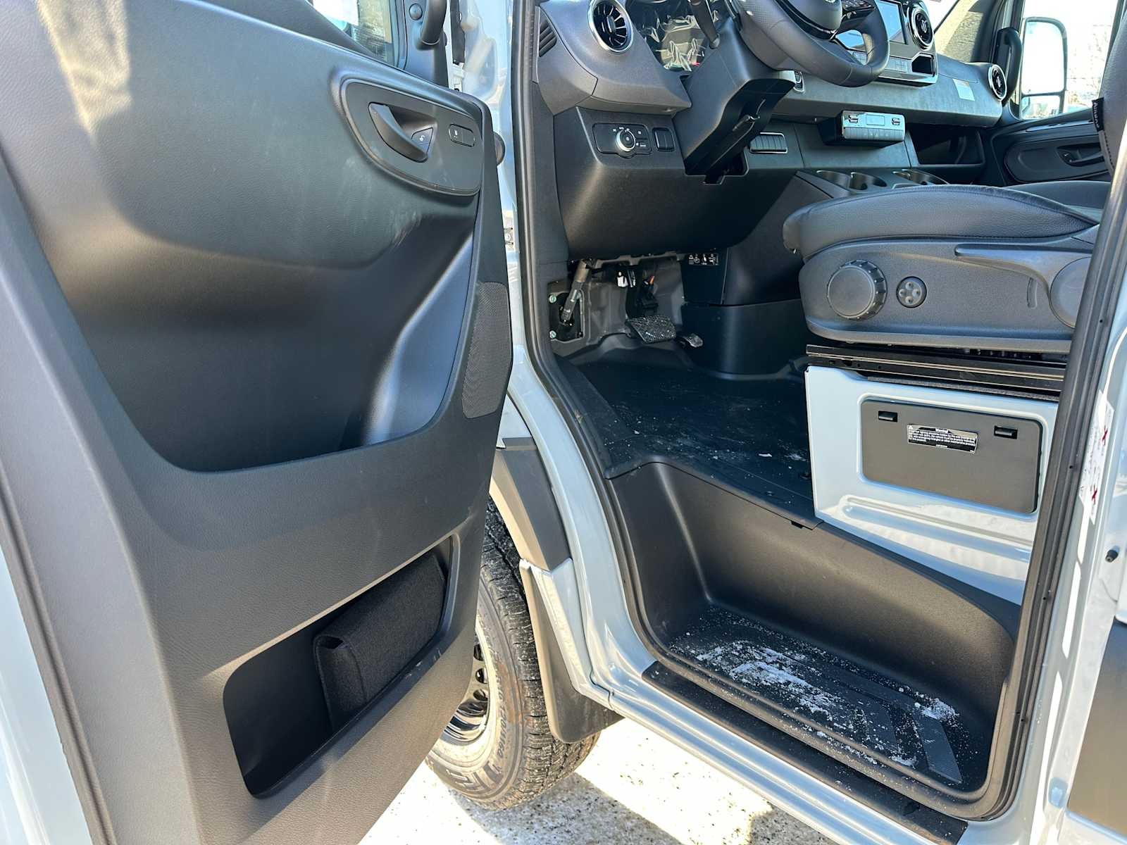 2025 Mercedes-Benz Sprinter Cargo Van 2500 Standard Roof I4 Diesel HO 144" AWD