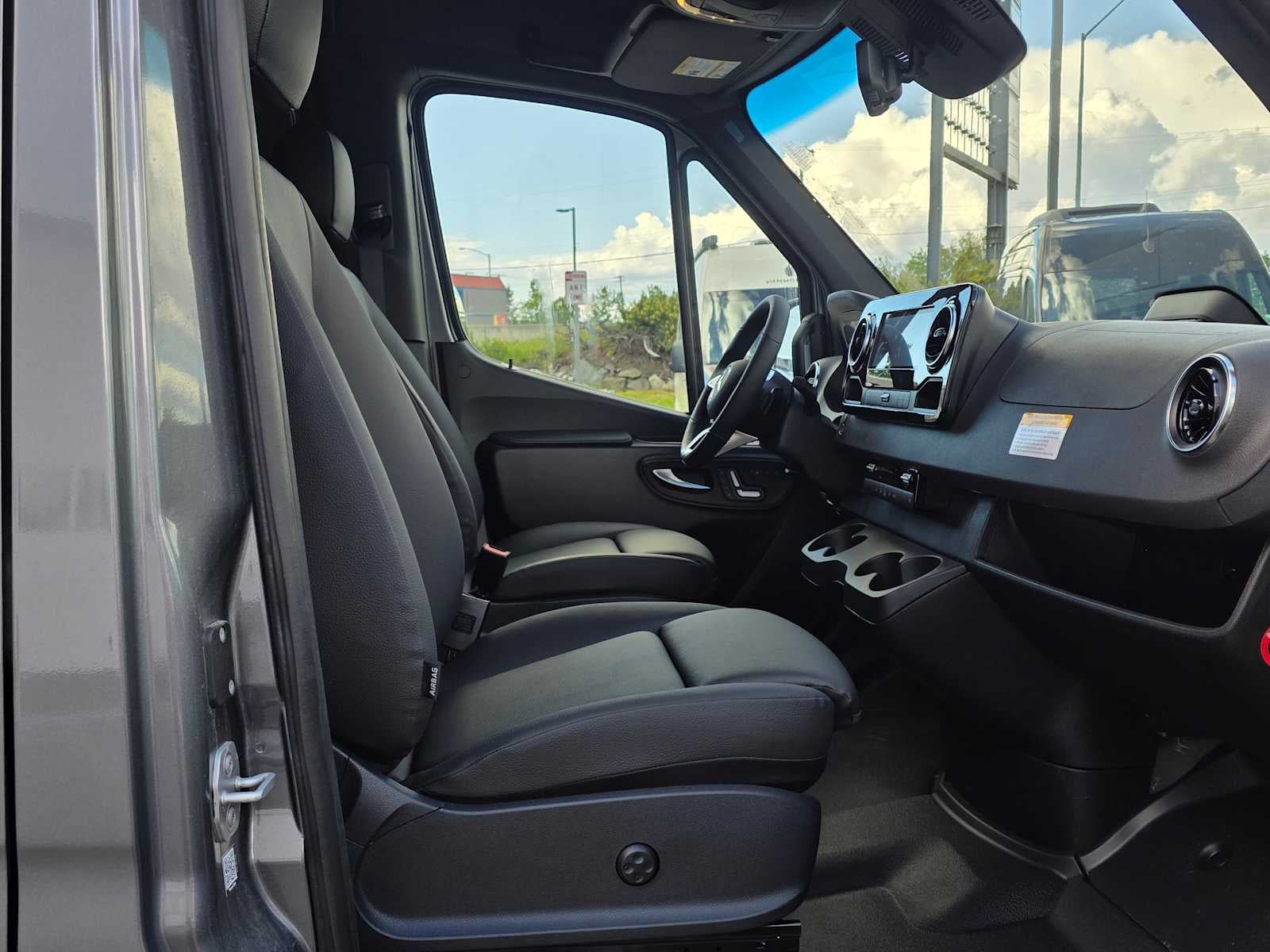 2026 Mercedes-Benz Sprinter 2500 Standard Roof I4 Diesel HO 144 AWD