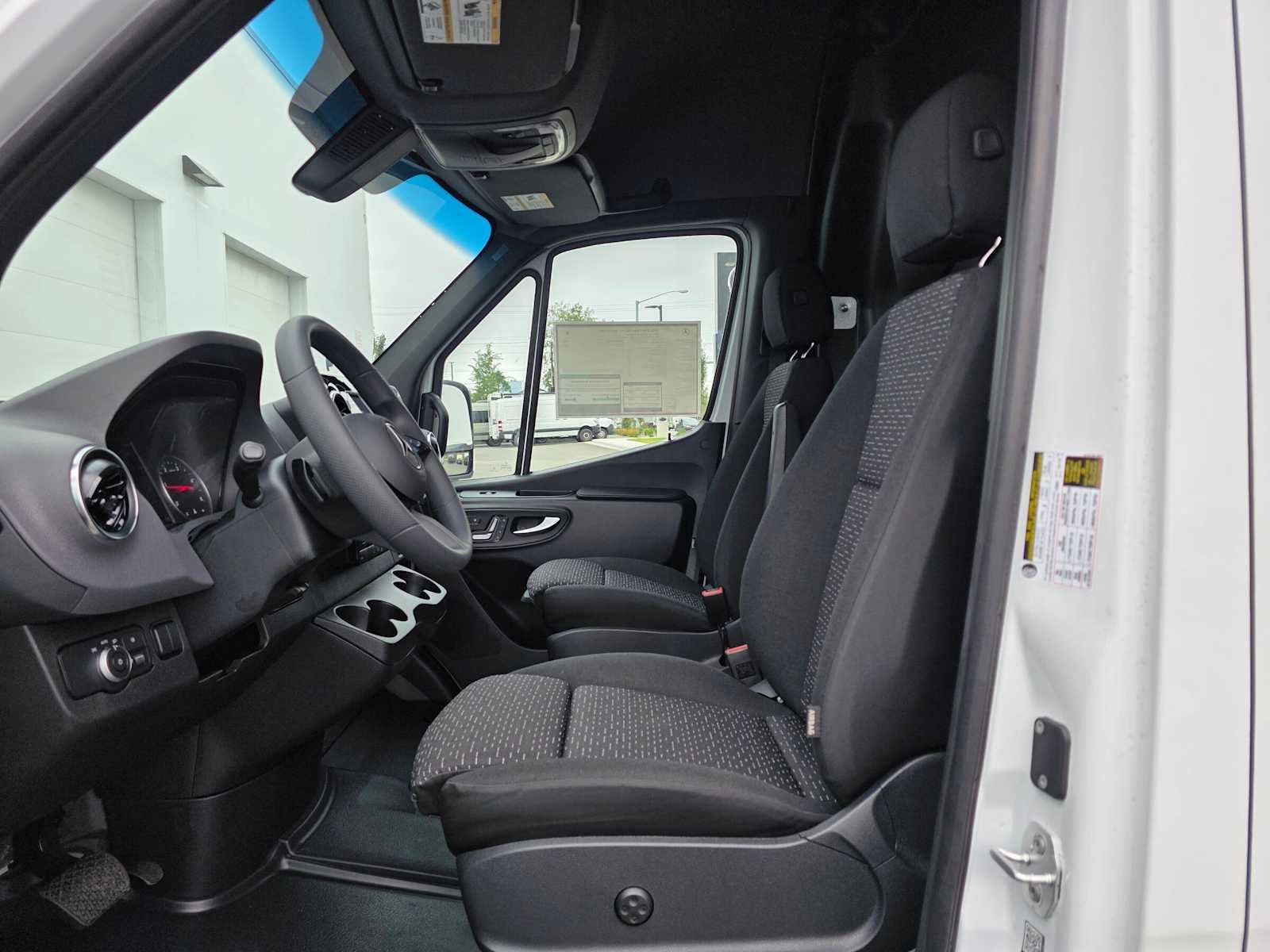 2026 Mercedes-Benz Sprinter 2500 Standard Roof I4 Diesel HO 144 AWD