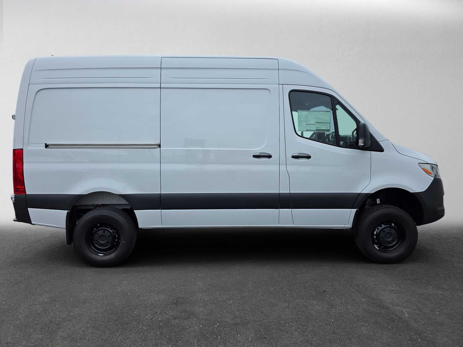 2026 Mercedes-Benz Sprinter 2500 Standard Roof I4 Diesel HO 144 AWD