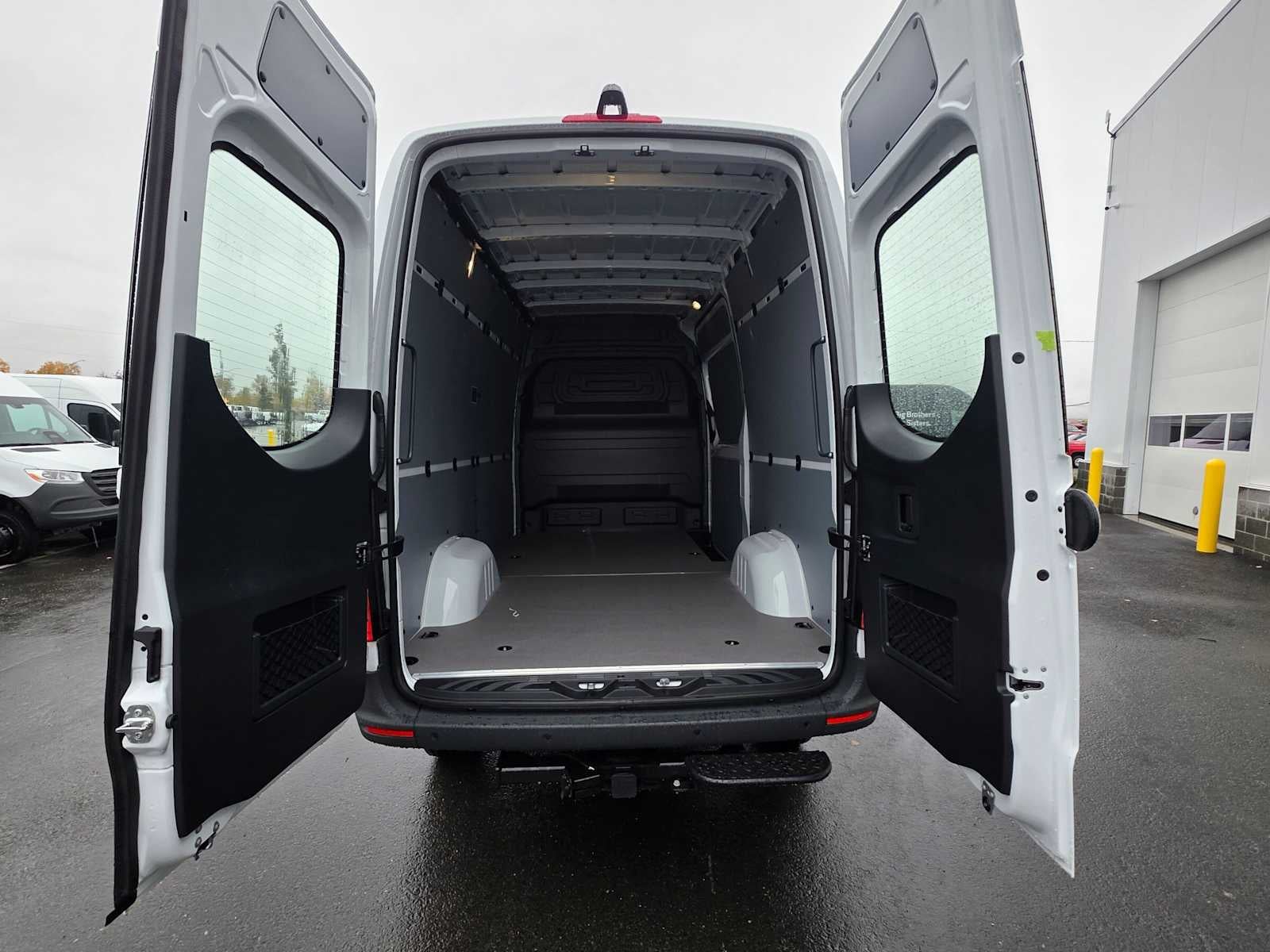 2026 Mercedes-Benz Sprinter Cargo 2500 Standard Roof I4 Diesel HO 144 AWD