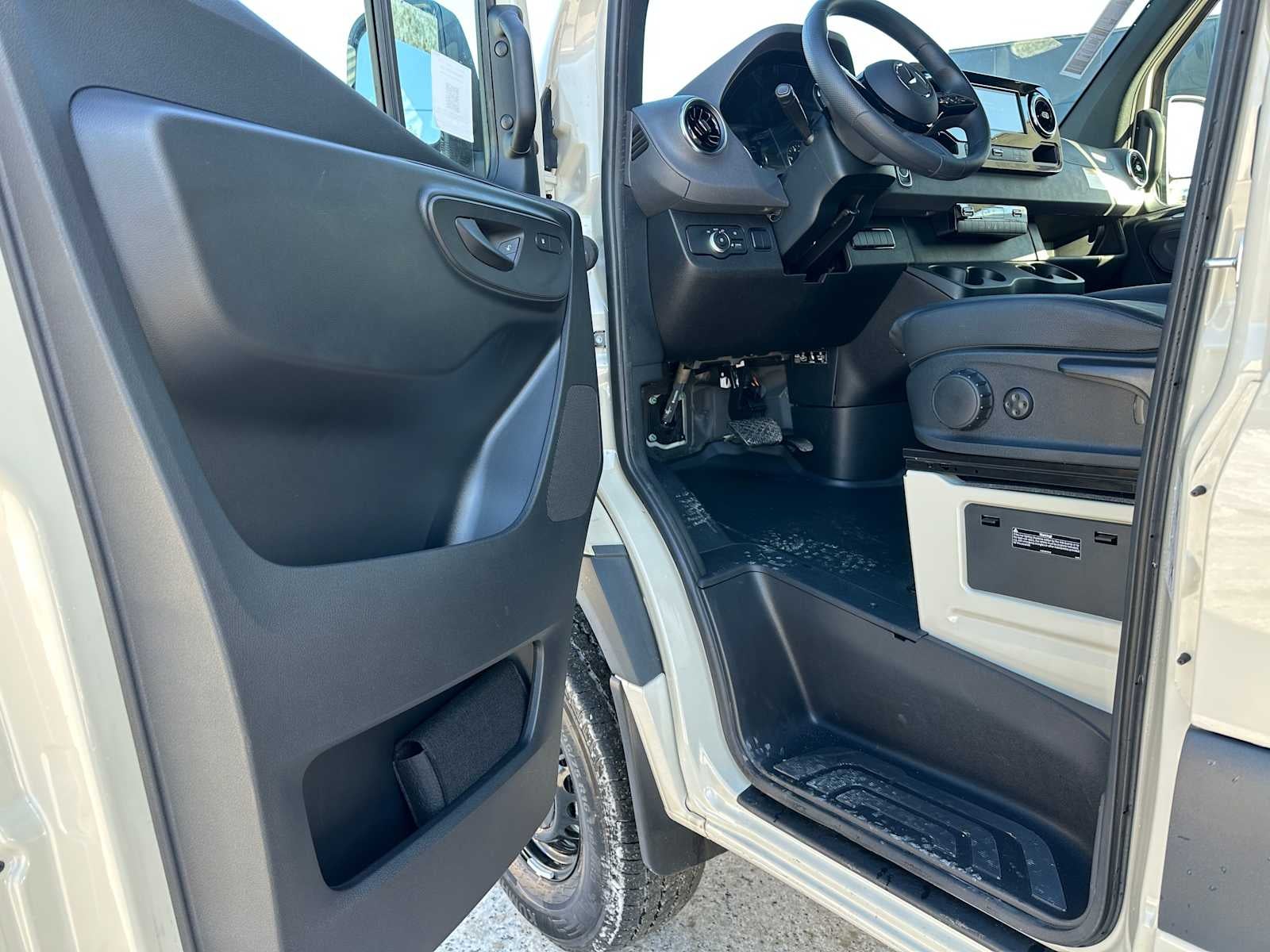 2025 Mercedes-Benz Sprinter Cargo Van 2500 Standard Roof I4 Diesel HO 144" AWD