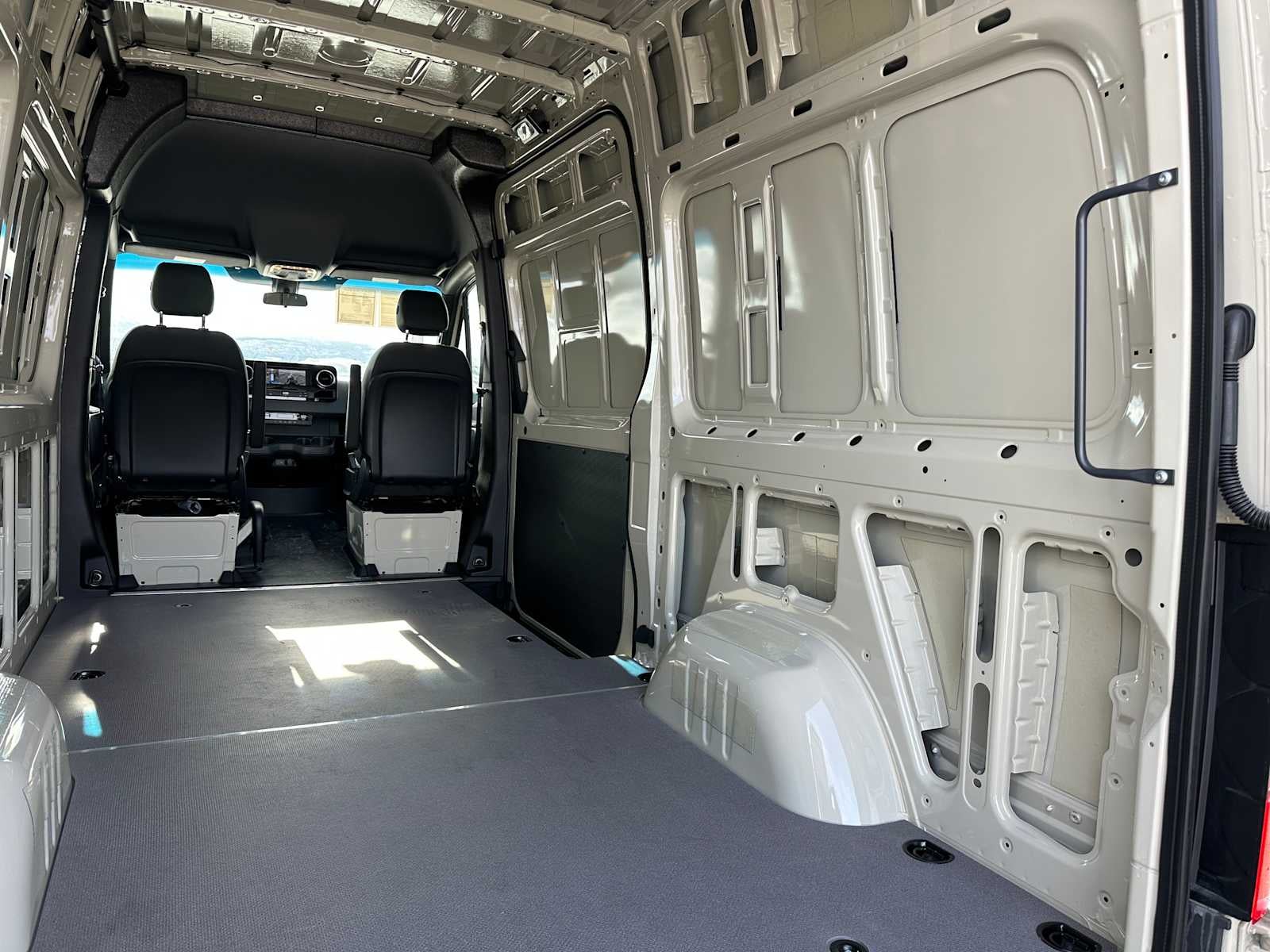 2026 Mercedes-Benz Sprinter 2500 Standard Roof I4 Diesel HO 144 AWD