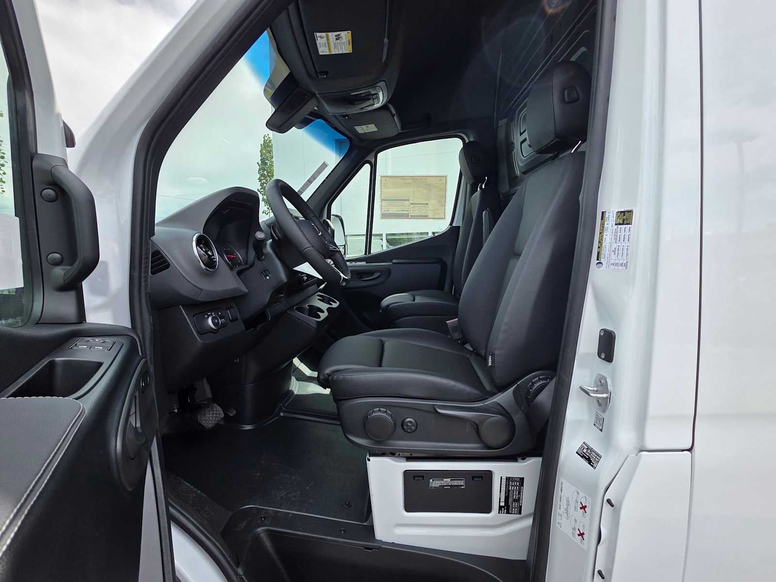 2026 Mercedes-Benz Sprinter 2500 Standard Roof I4 Diesel HO 144 AWD