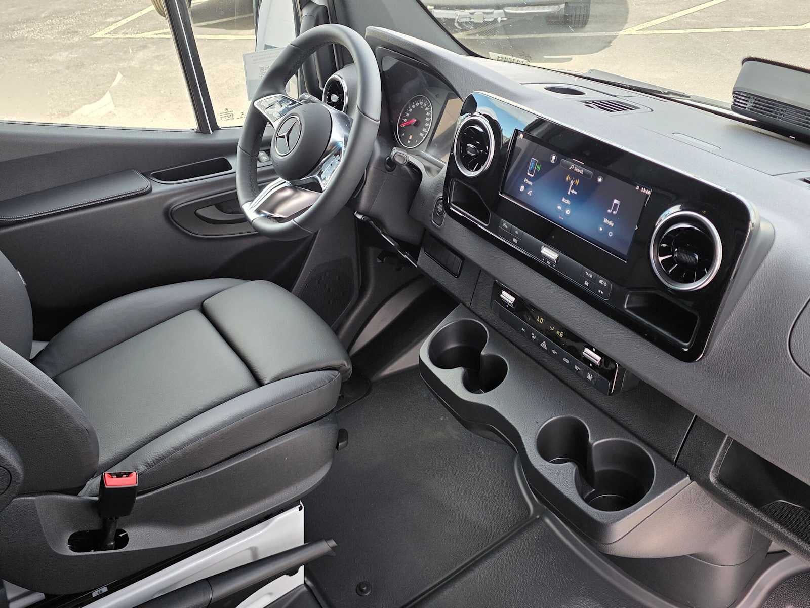 2026 Mercedes-Benz Sprinter 2500 Standard Roof I4 Diesel HO 144 AWD