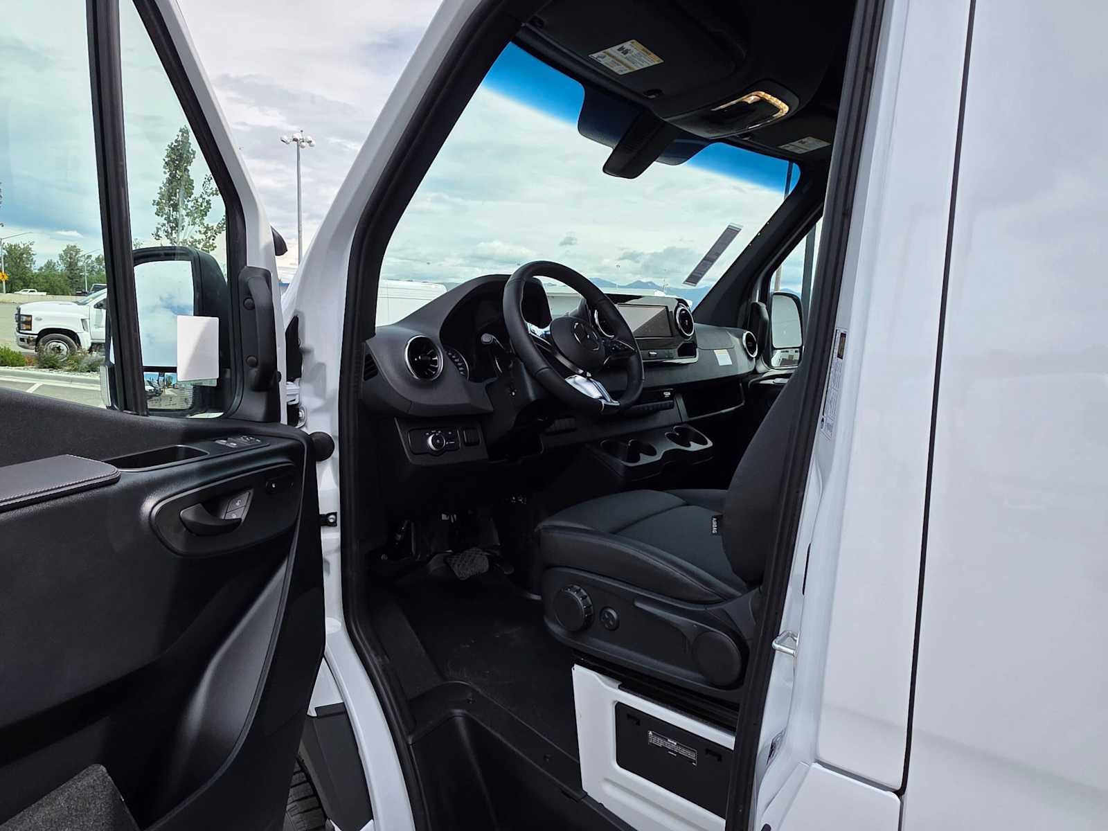 2026 Mercedes-Benz Sprinter 2500 Standard Roof I4 Diesel HO 144 AWD