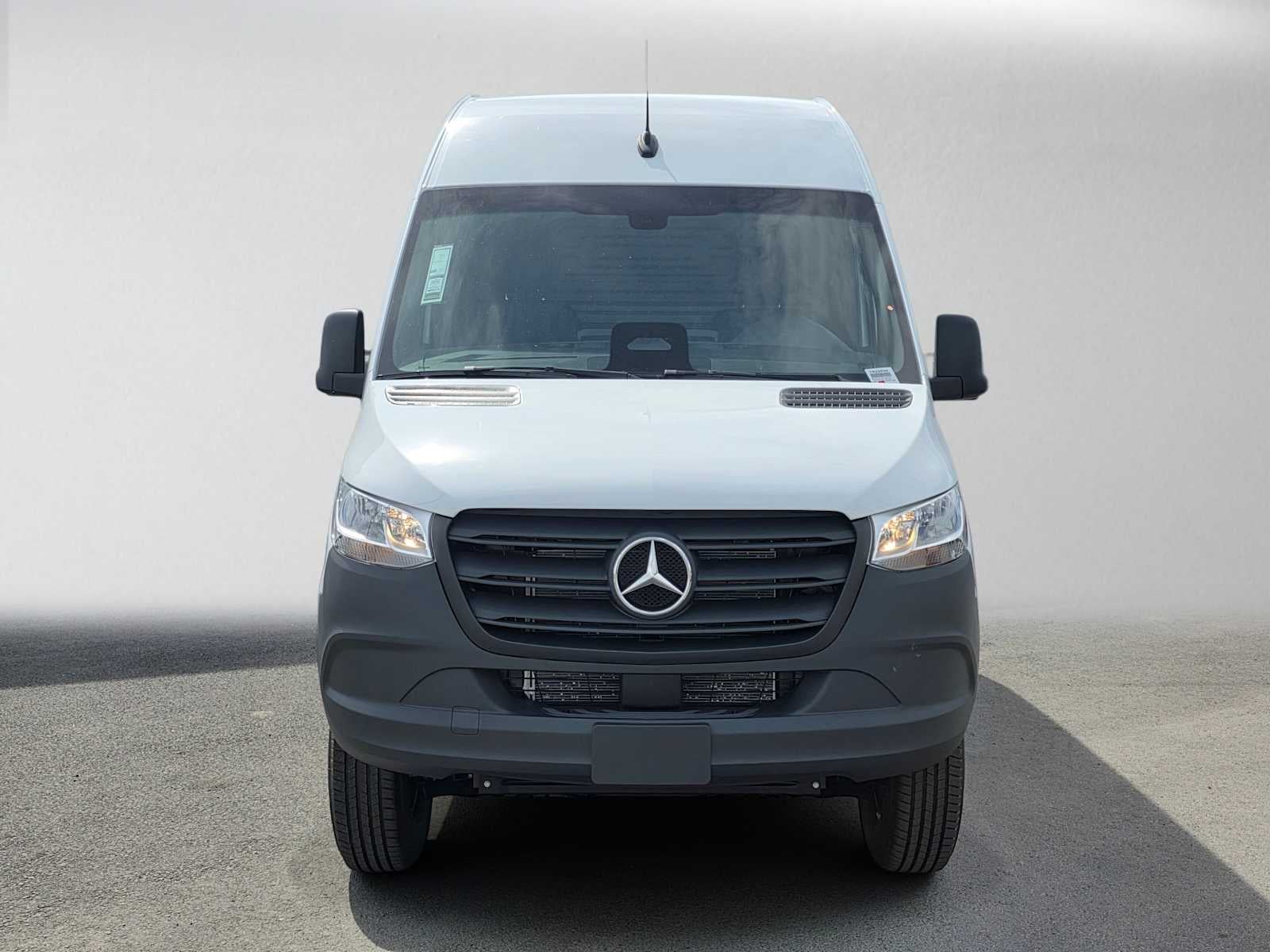 2026 Mercedes-Benz Sprinter 2500 Standard Roof I4 Diesel HO 144 AWD