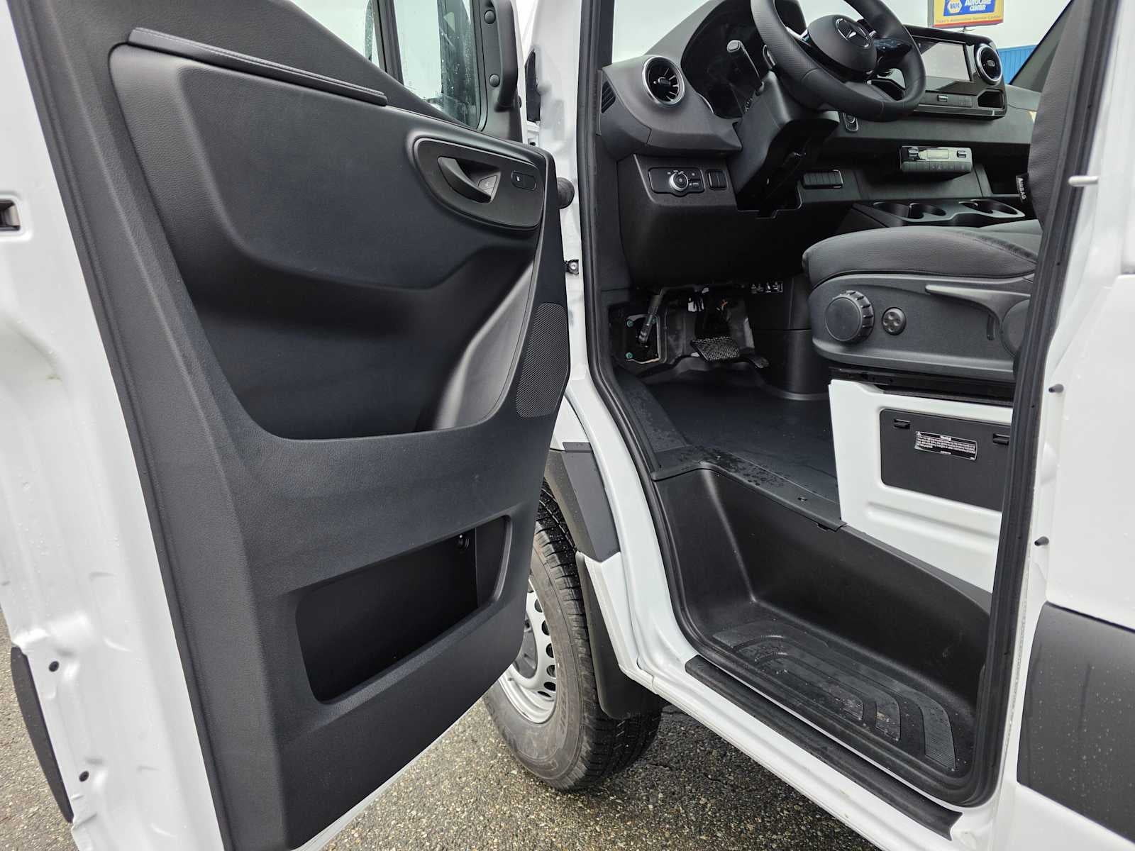 2026 Mercedes-Benz Sprinter 2500 High Roof I4 Diesel HO 170 AWD