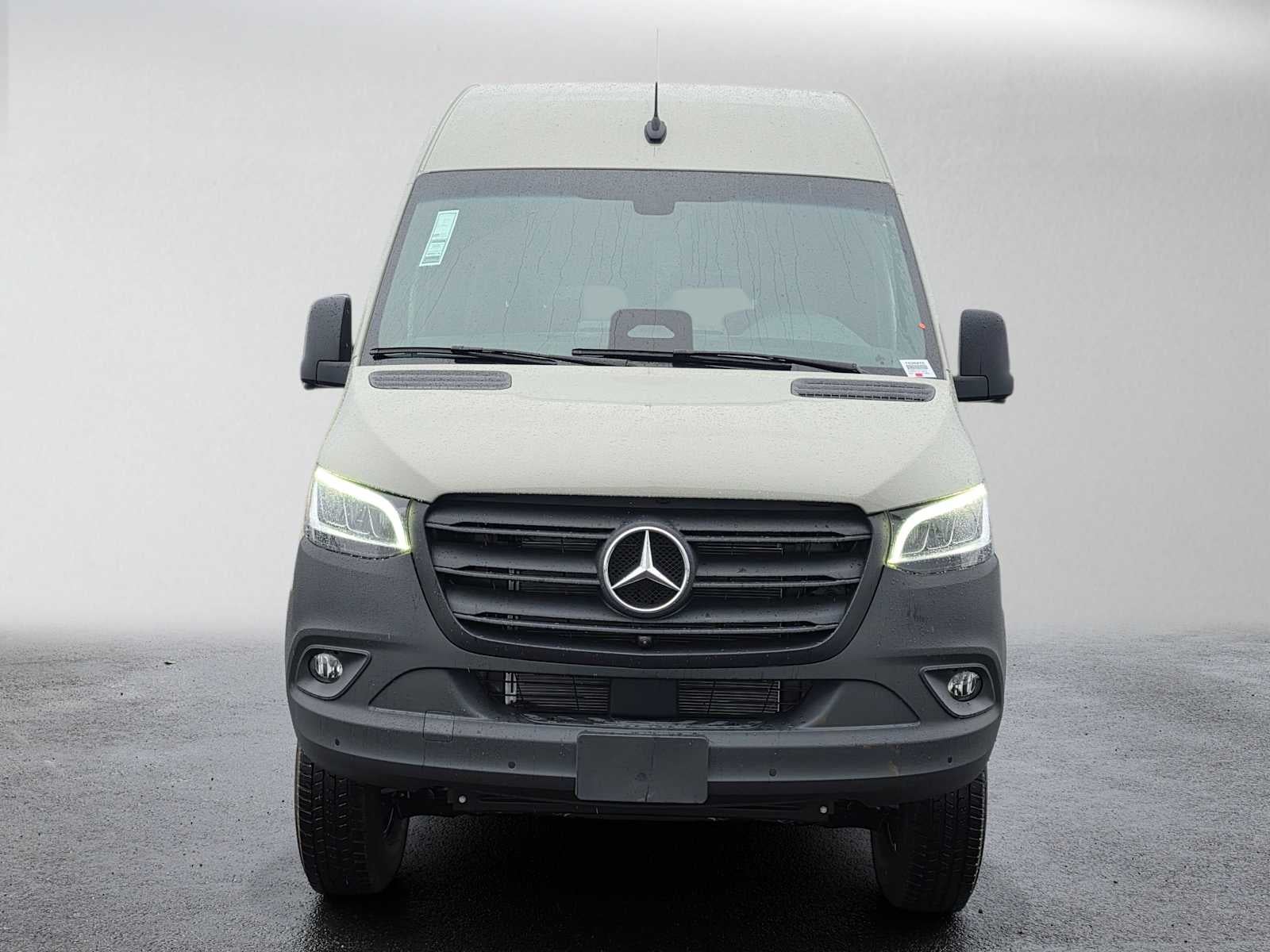 2026 Mercedes-Benz Sprinter Passenger 2500 Standard Roof I4 Diesel HO 144 AWD