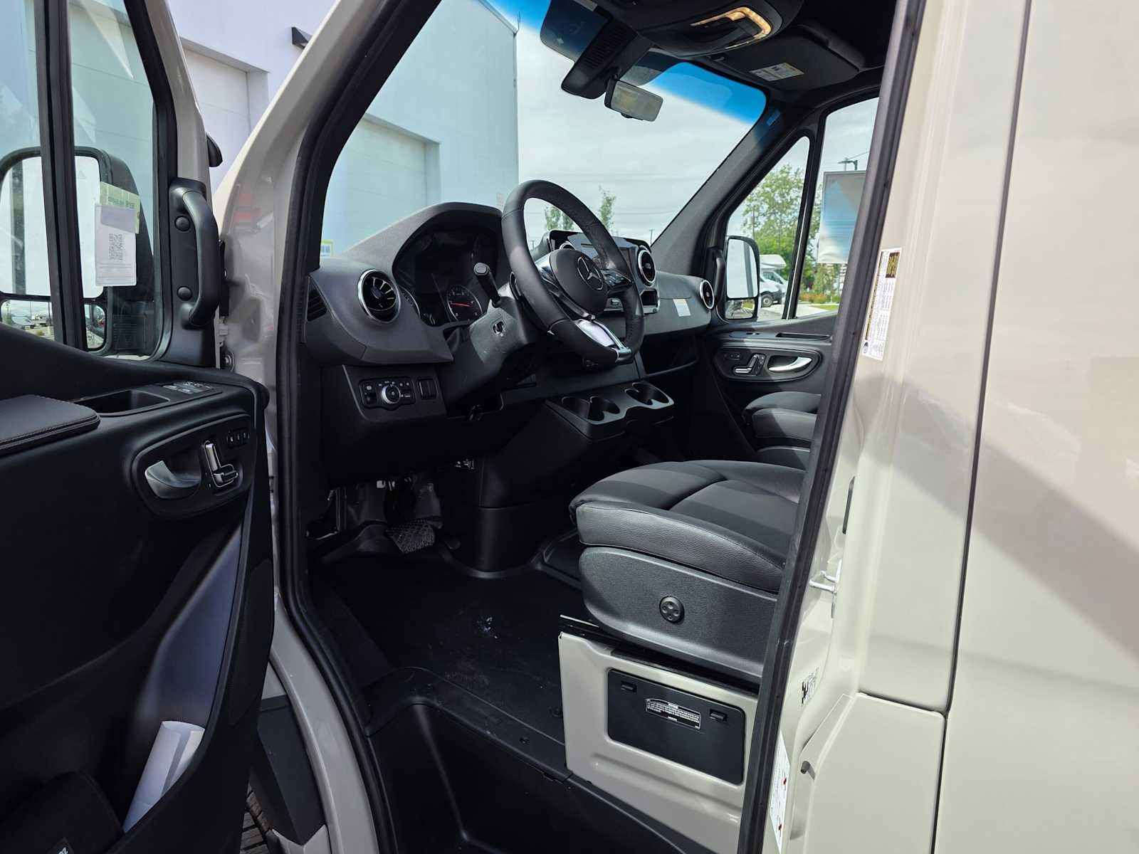 2026 Mercedes-Benz Sprinter Passenger Van 2500 Standard Roof I4 Diesel HO 144 AWD