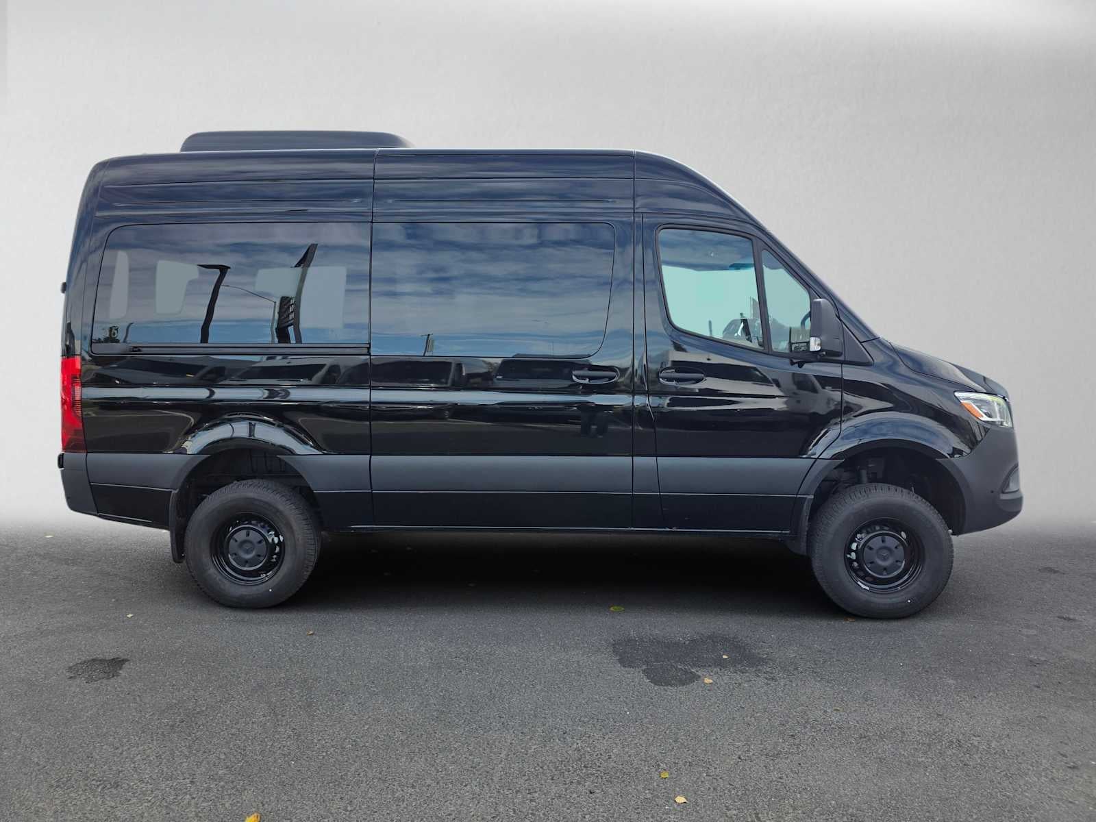 2026 Mercedes-Benz Sprinter Passenger 2500 Standard Roof I4 Diesel HO 144 AWD