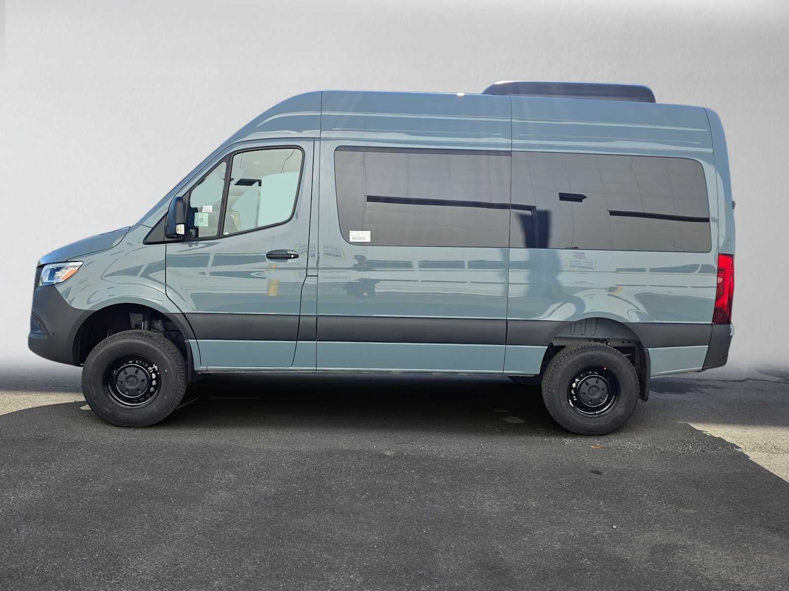 2026 Mercedes-Benz Sprinter Passenger 2500 Standard Roof I4 Diesel HO 144 AWD