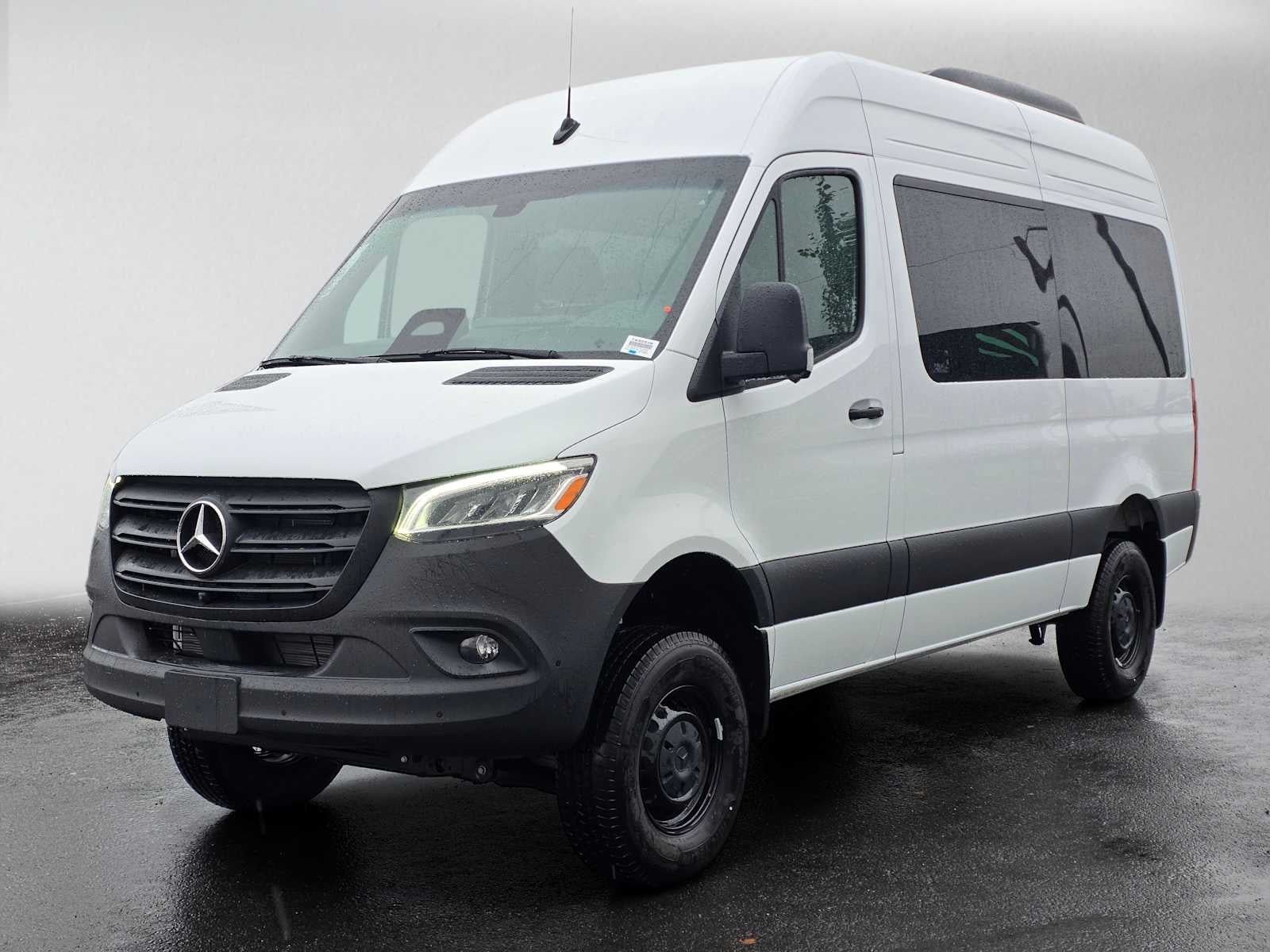 2026 Mercedes-Benz Sprinter Passenger 2500 Standard Roof I4 Diesel HO 144 AWD