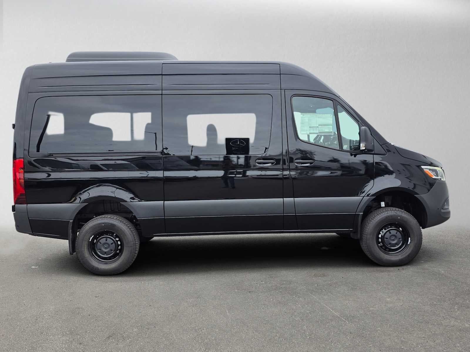 2026 Mercedes-Benz Sprinter Passenger 2500 Standard Roof I4 Diesel HO 144 AWD