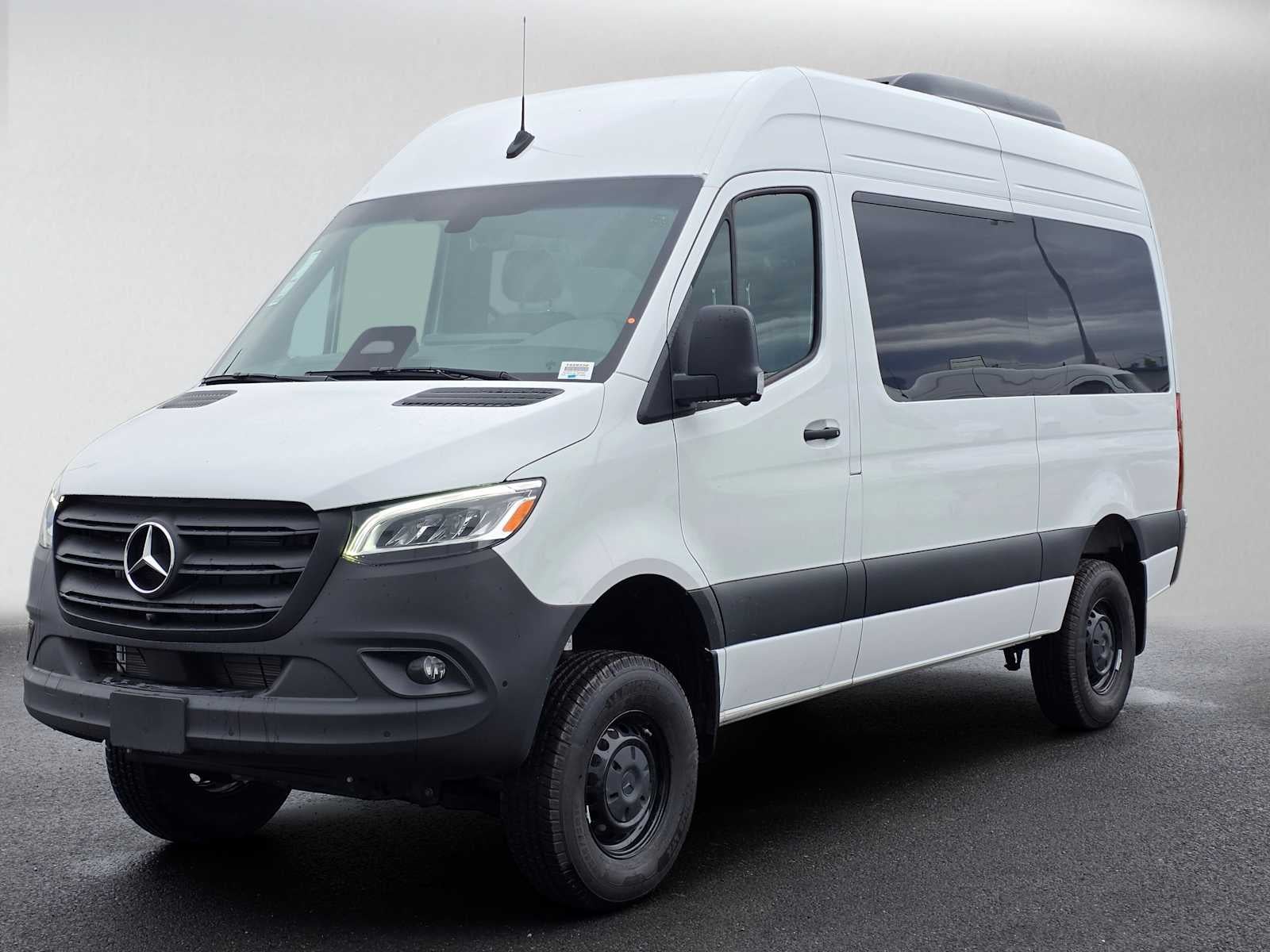 2026 Mercedes-Benz Sprinter Passenger 2500 Standard Roof I4 Diesel HO 144 AWD