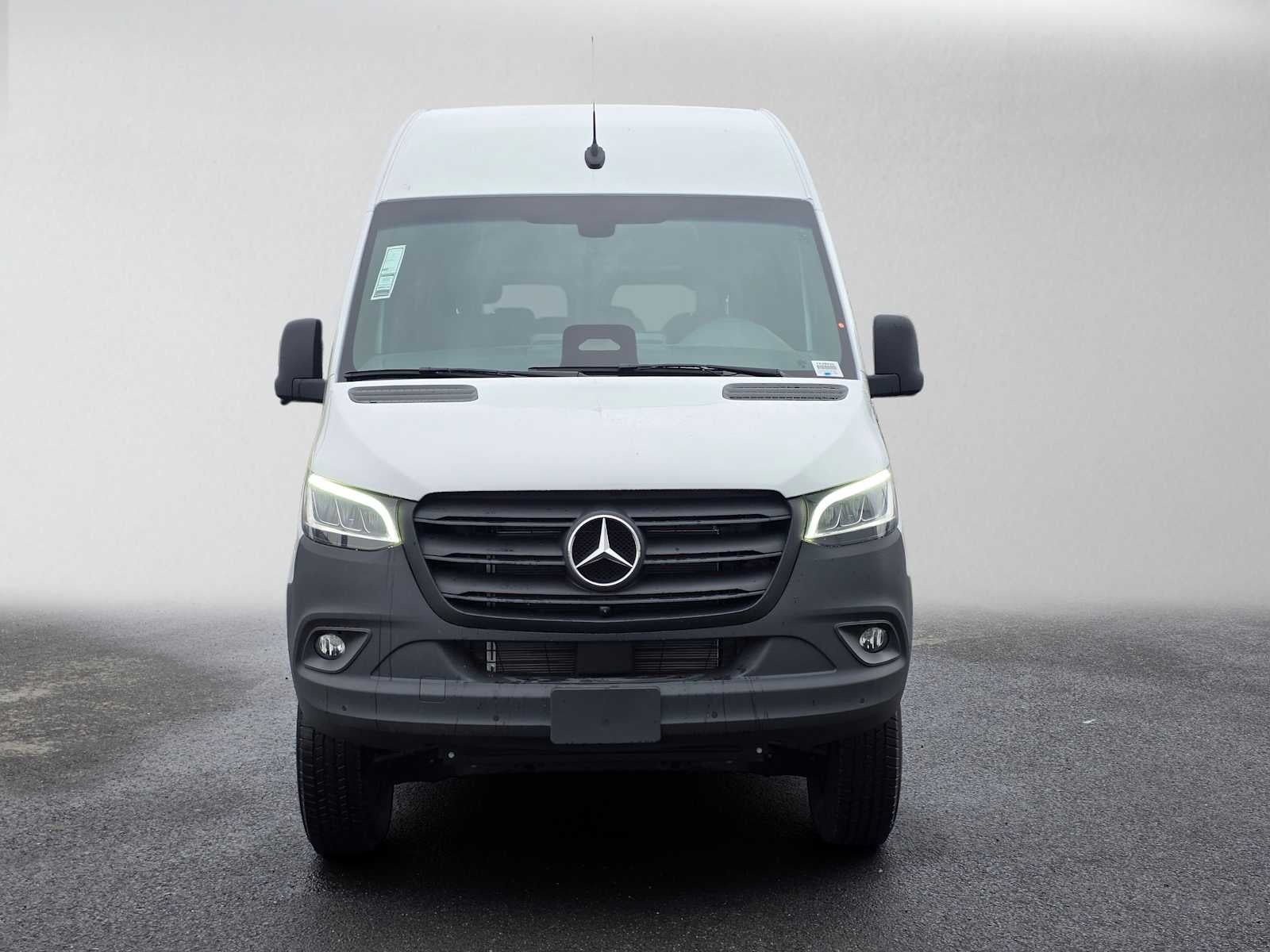 2026 Mercedes-Benz Sprinter Passenger 2500 Standard Roof I4 Diesel HO 144 AWD